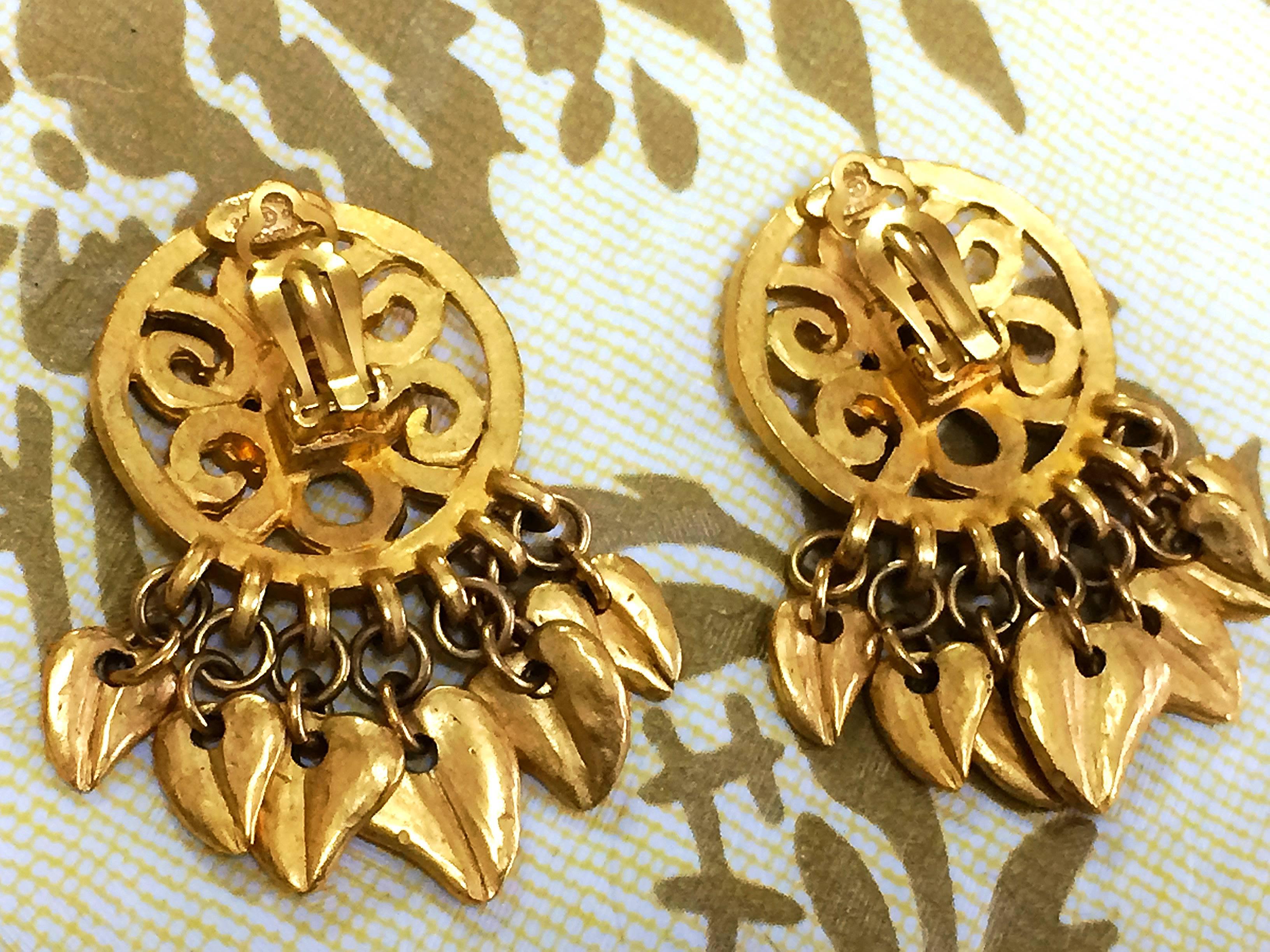 Vintage CHANEL round arabesque CC design golden earrings with dangling mini leaf 1