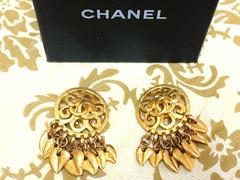 Vintage CHANEL round arabesque CC design golden earrings with dangling mini leaf