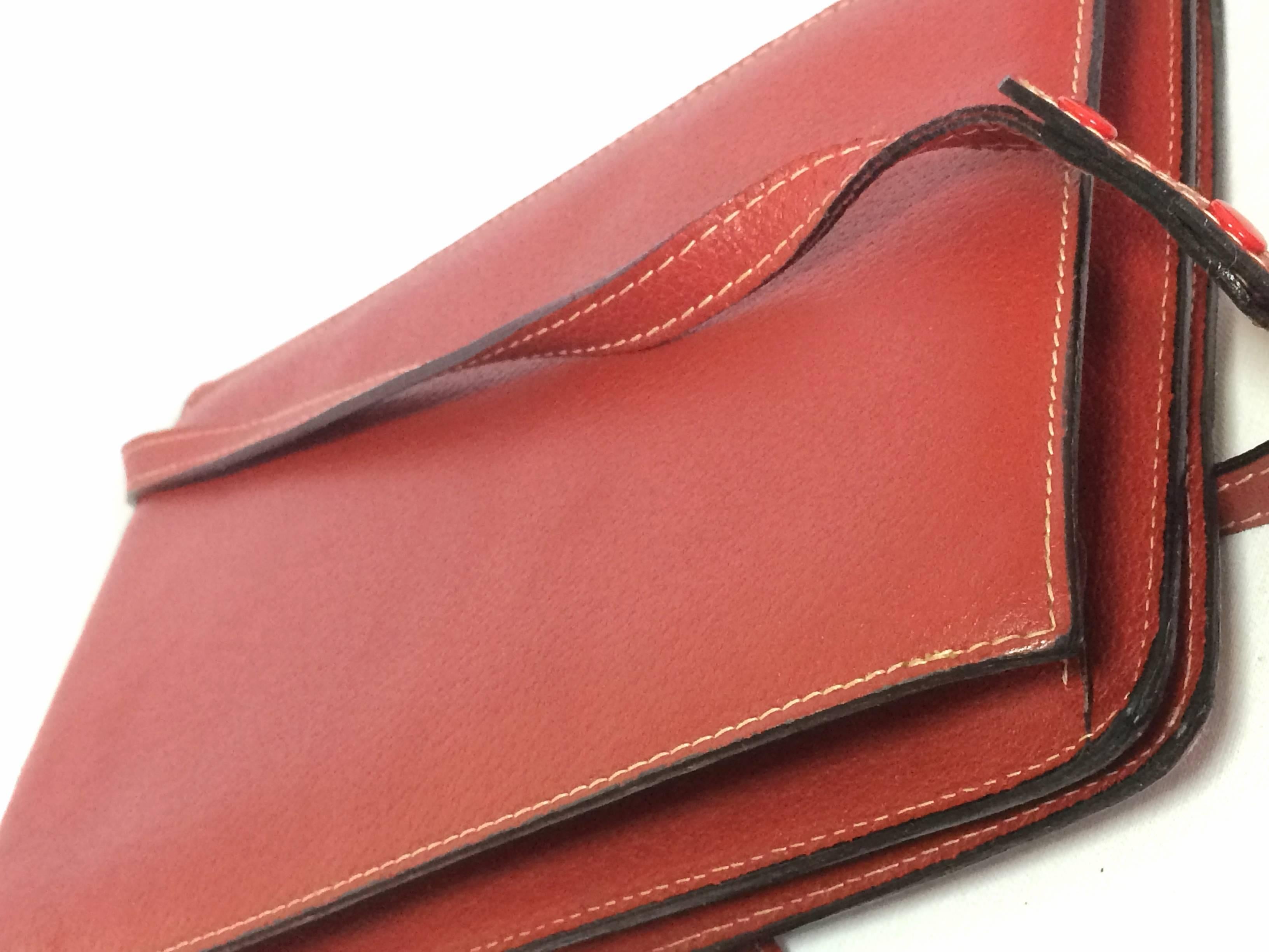 Orange Vintage Valentino Garavani red pigskin shoulder clutch bag with logo stitch mark For Sale