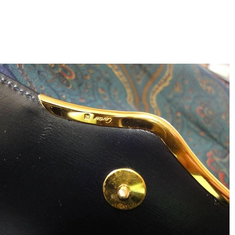 Vintage Cartier black navy  leather classic shape clutch bag with blue stone. In Good Condition For Sale In Kashiwa, Chiba
