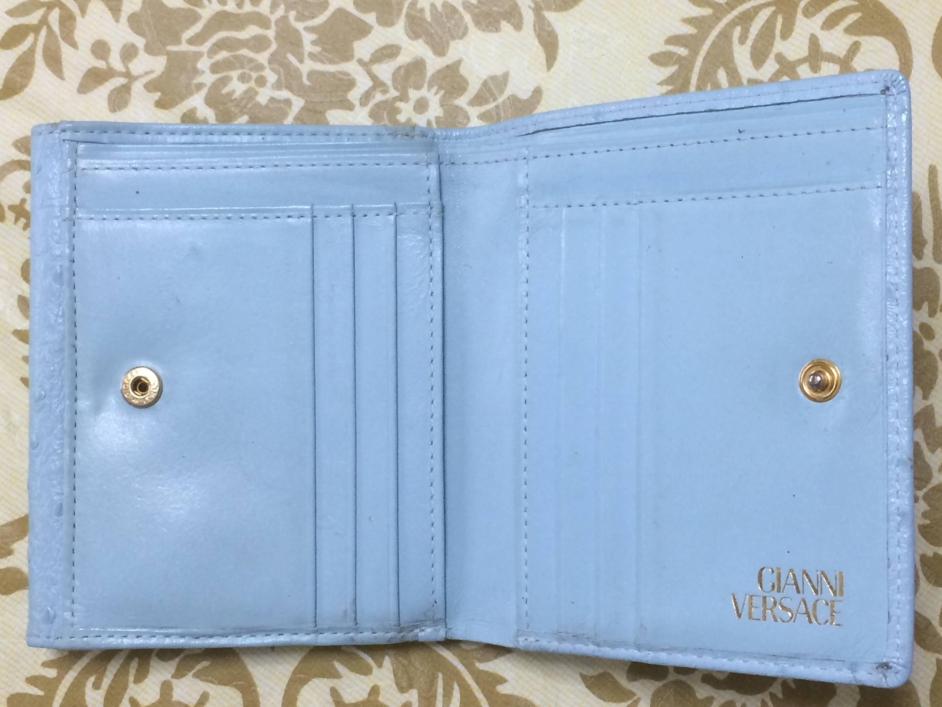 Vintage Gianni Versace ostrich-embossed light blue leather wallet with sunburst In Good Condition For Sale In Kashiwa, Chiba