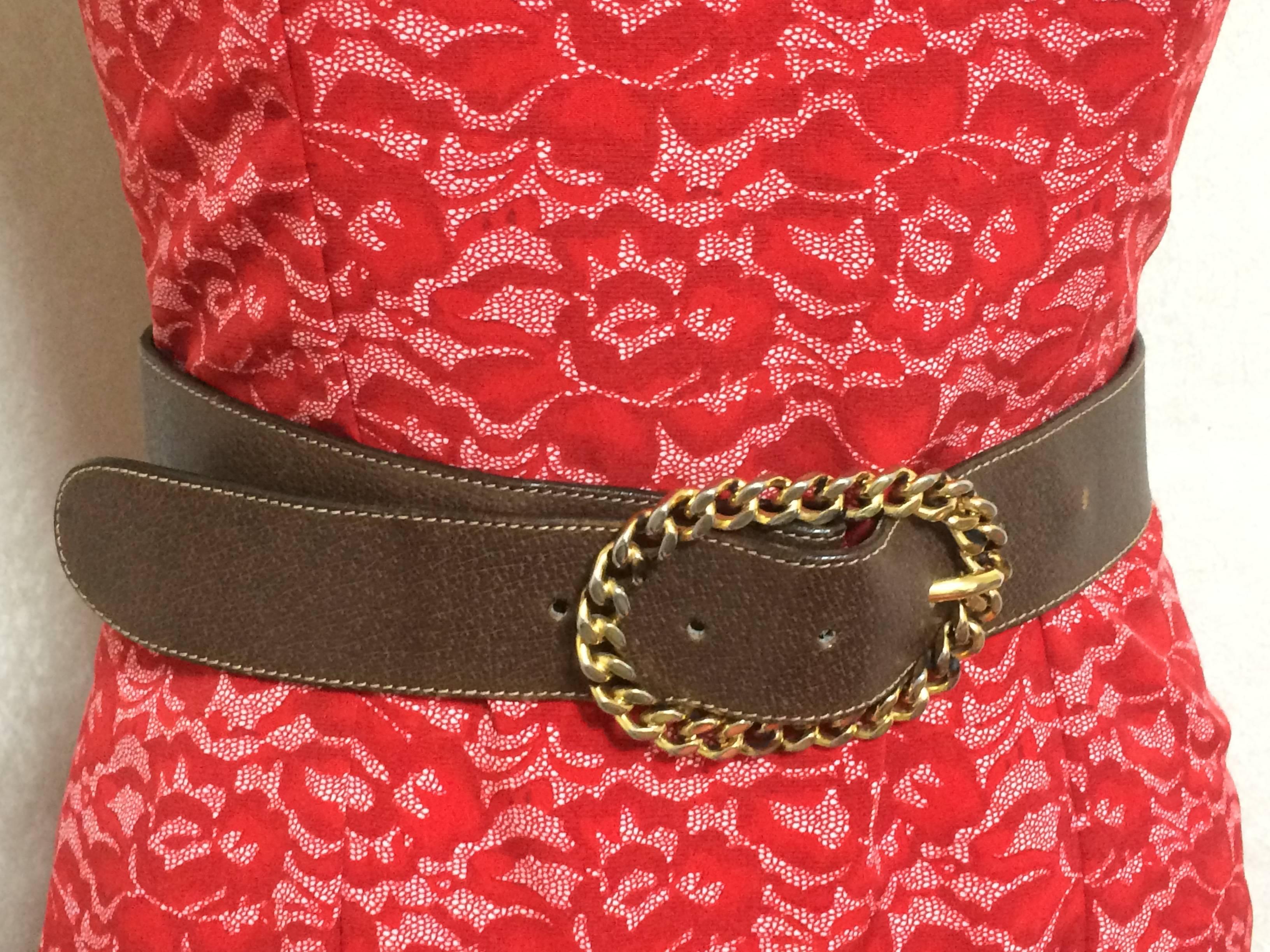 Vintage Gucci dark brown leather belt with detachable golden chain buckle.  For Sale 2