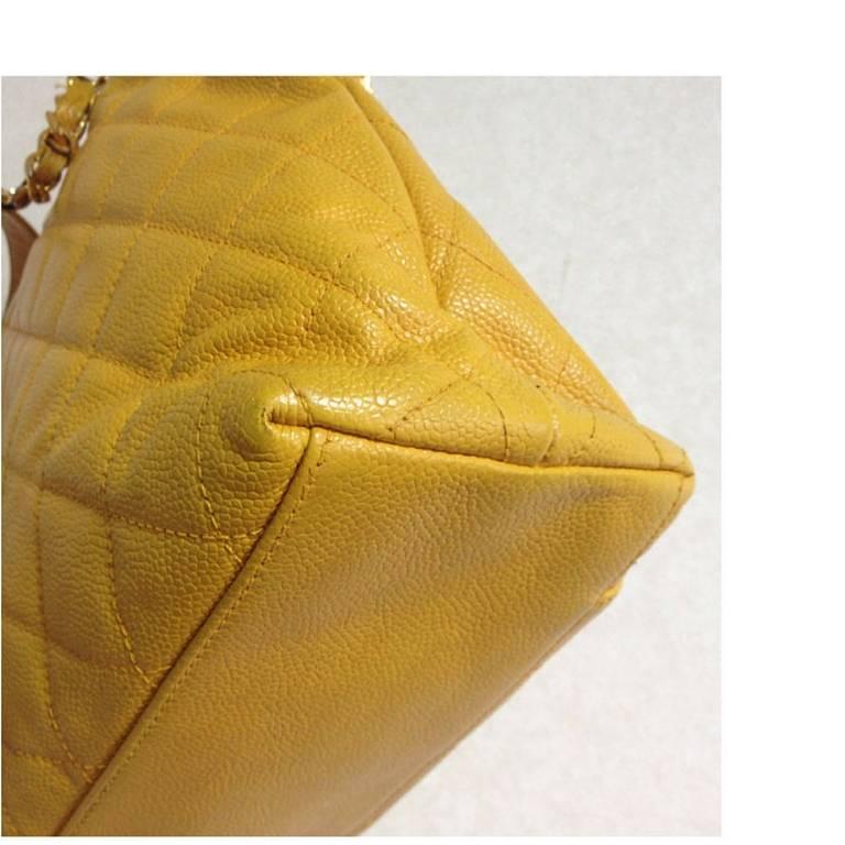 Vintage Chanel yellow caviar leather chain shoulder tote bag with golden CC. For Sale 1