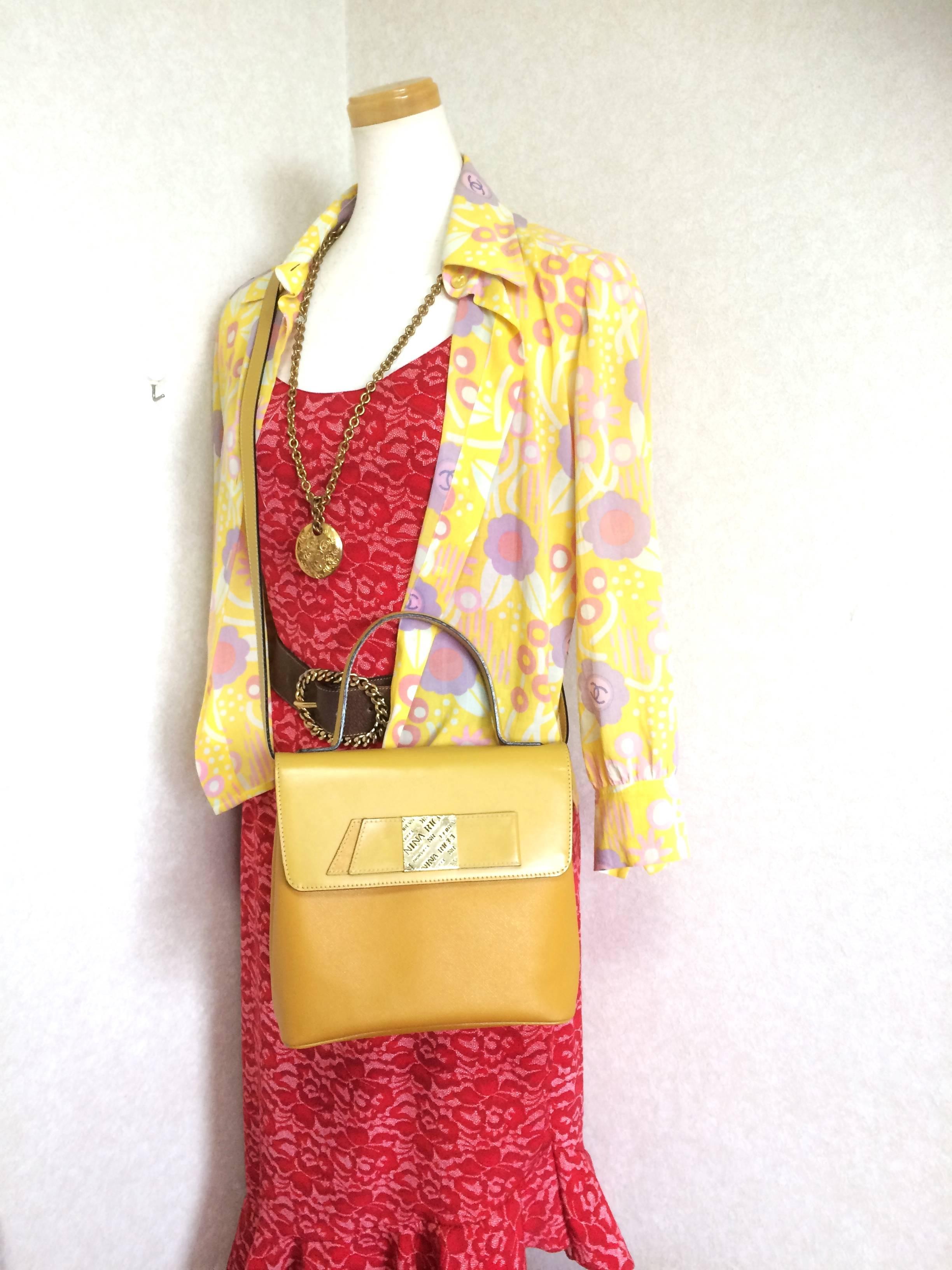 MINT. Vintage Nina Ricci yellow leather handbag purse with shoulder strap. 5