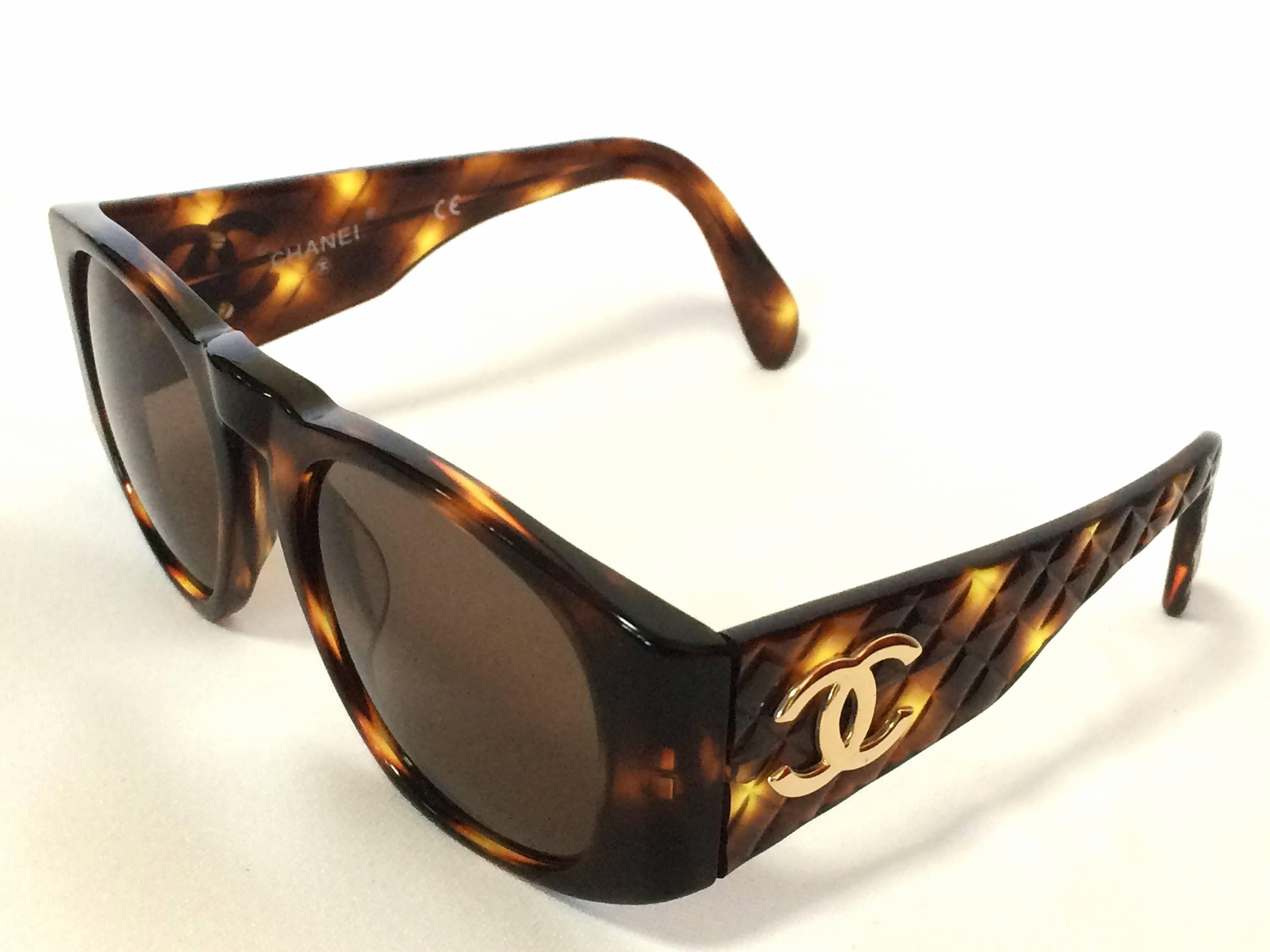 Vintage CHANEL brown frame sunglasses with large CC charms at sides. mod 1