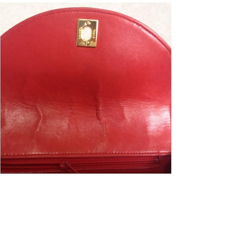 Vintage CHANEL lipstick red lamb leather shoulder bag with leather strap and cc. In Good Condition In Kashiwa, Chiba