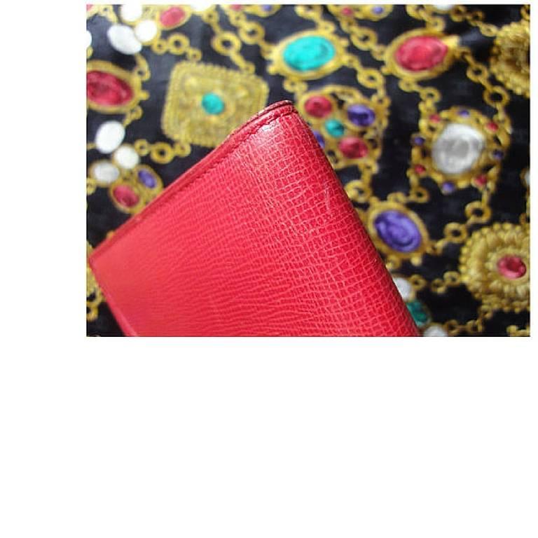 Vintage Christian Dior red genuine leather wallet with gold tone CD charm. In Good Condition For Sale In Kashiwa, Chiba