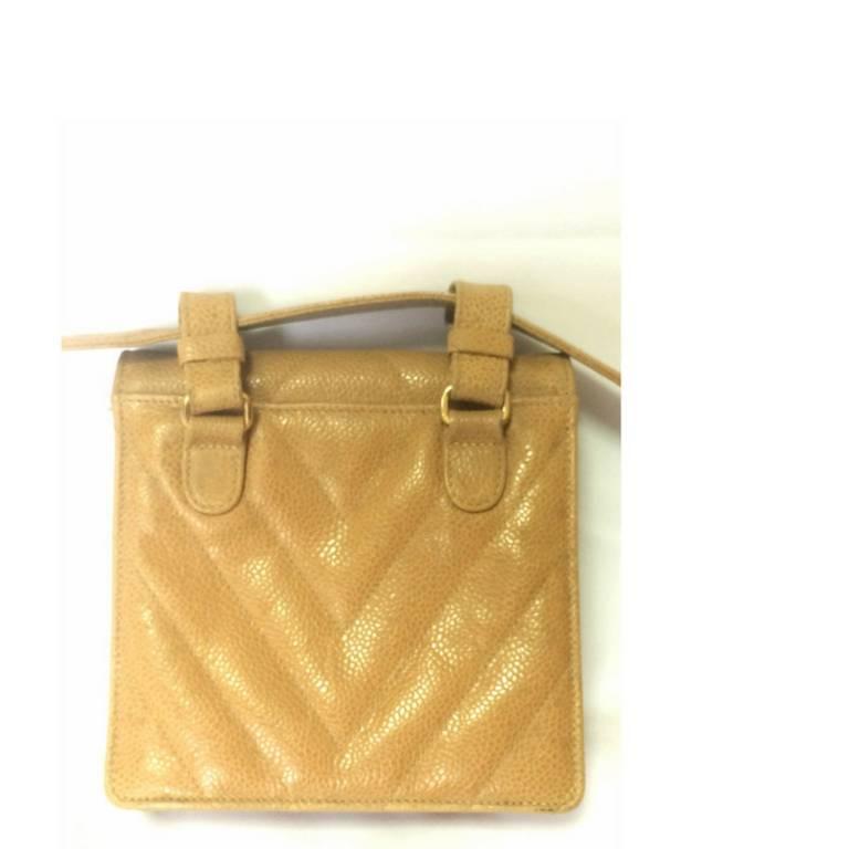 Vintage CHANEL beige caviar  V stitch, chevron, waist bag, hip, fanny pack. In Good Condition In Kashiwa, Chiba