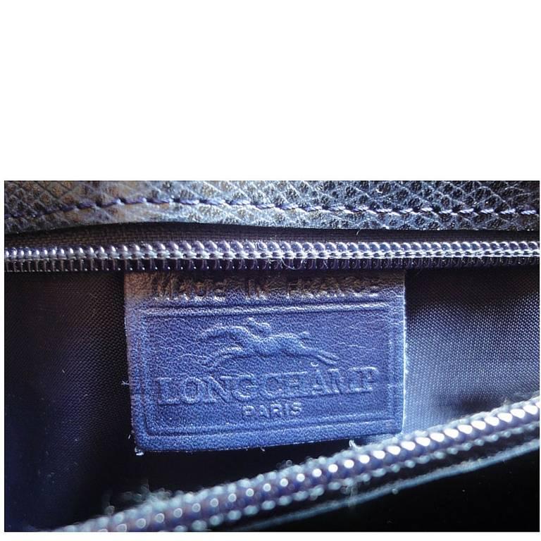 Vintage Longchamp navy leather shoulder bag with the embossed logo at front flap In Good Condition In Kashiwa, Chiba