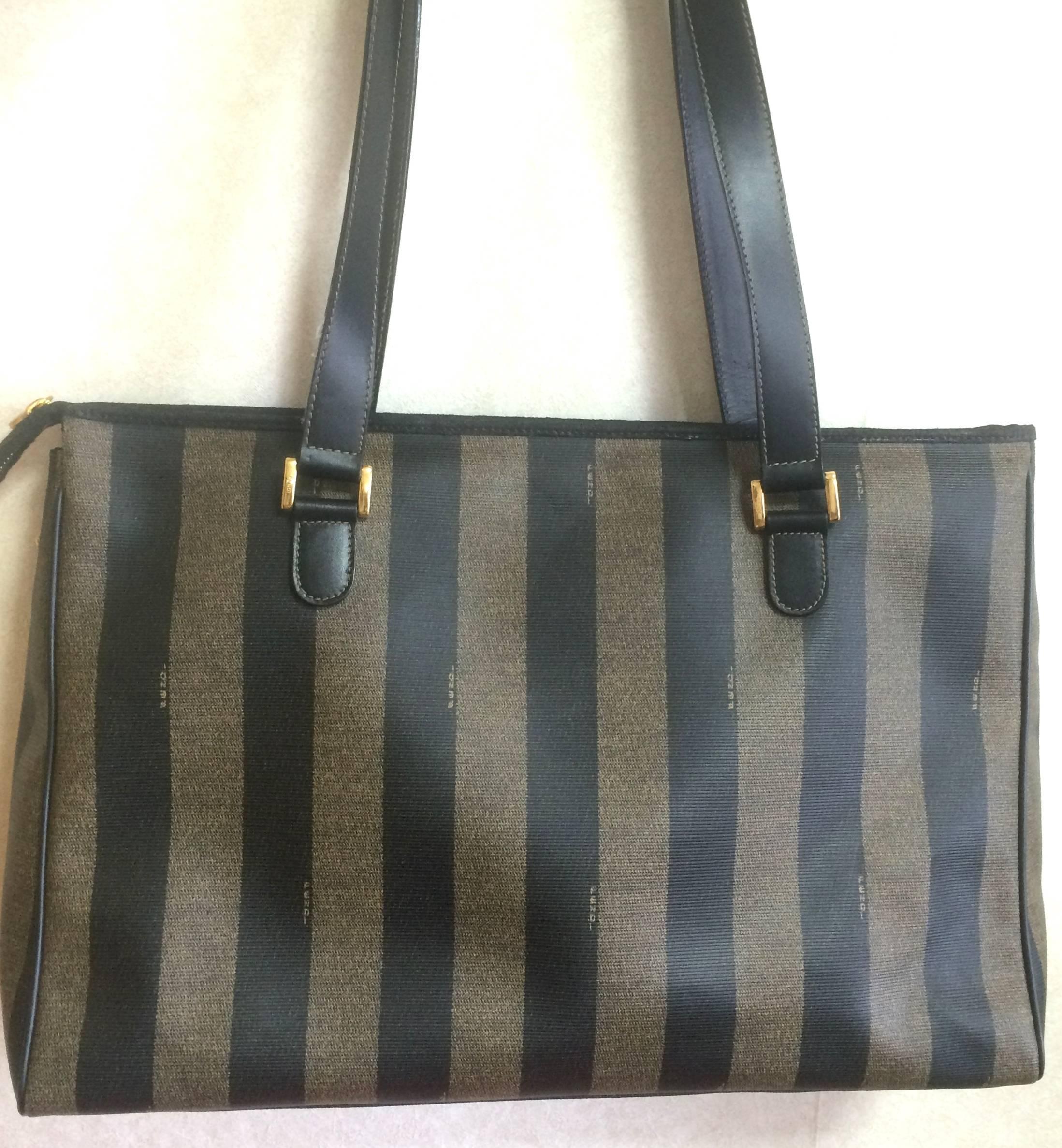 1990s. Vintage FENDI classic pecan stripe pattern large shopper tote bag with black leather handles. Daily use purse for Unisex

For all Fendi vintage lovers, this purse is the one for you!

Very chic and cute shopper tote from FENDI back in the