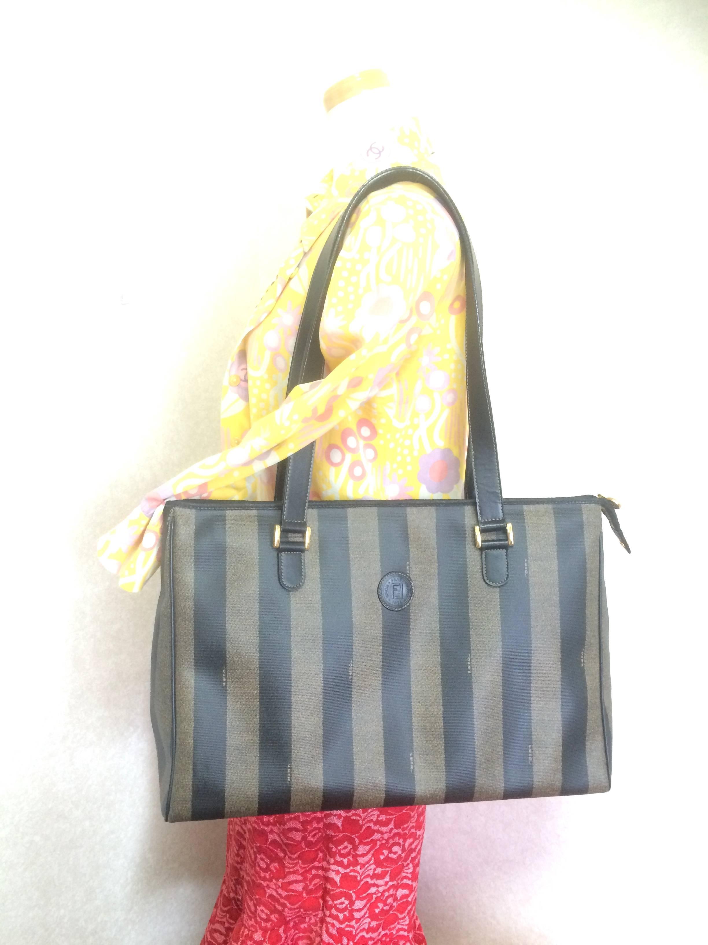 Vintage FENDI classic pecan stripe pattern shopper tote bag with black leather. 4