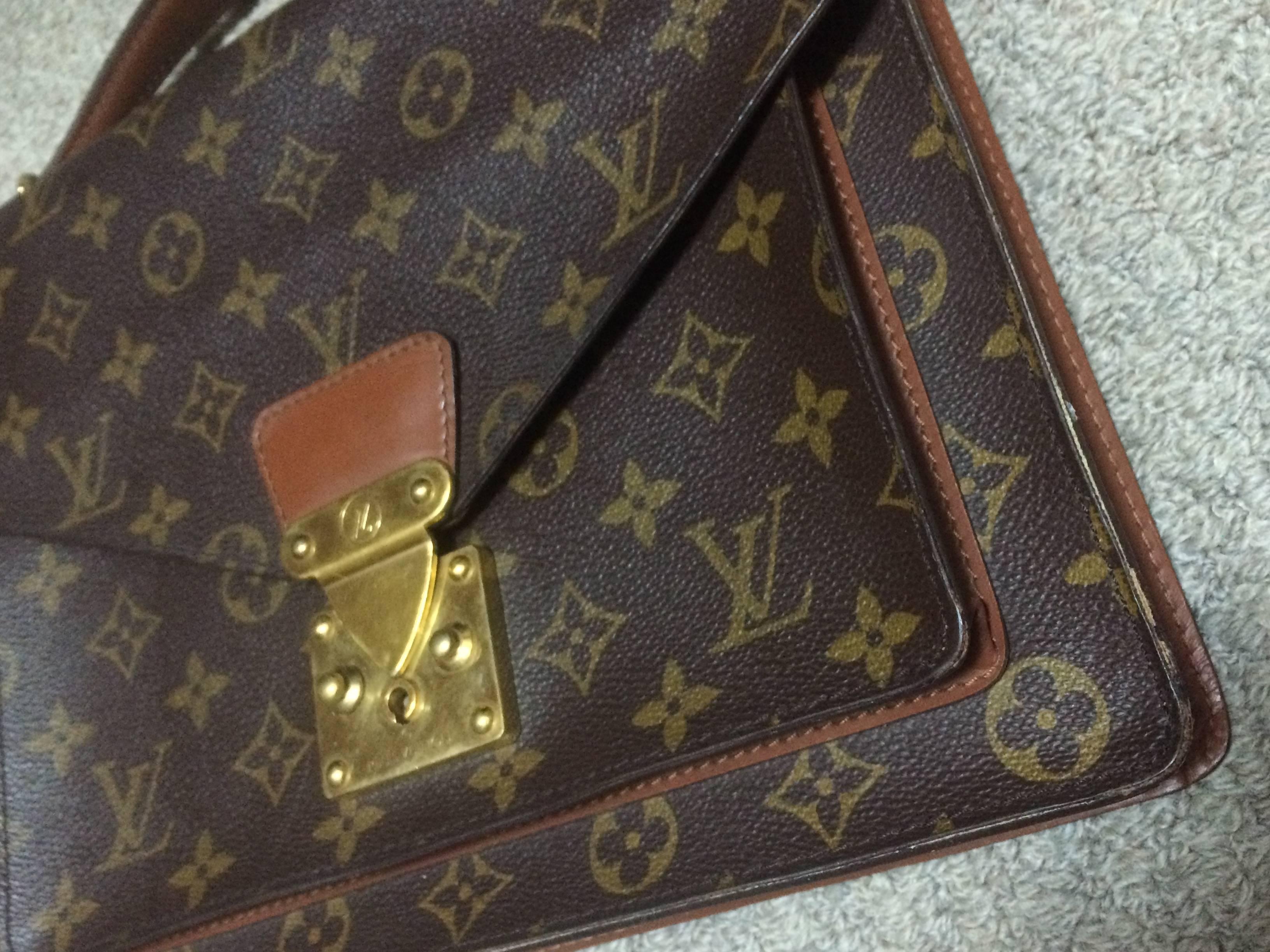 90's Vintage Louis Vuitton monogram handbag, unisex purse. Classic. at