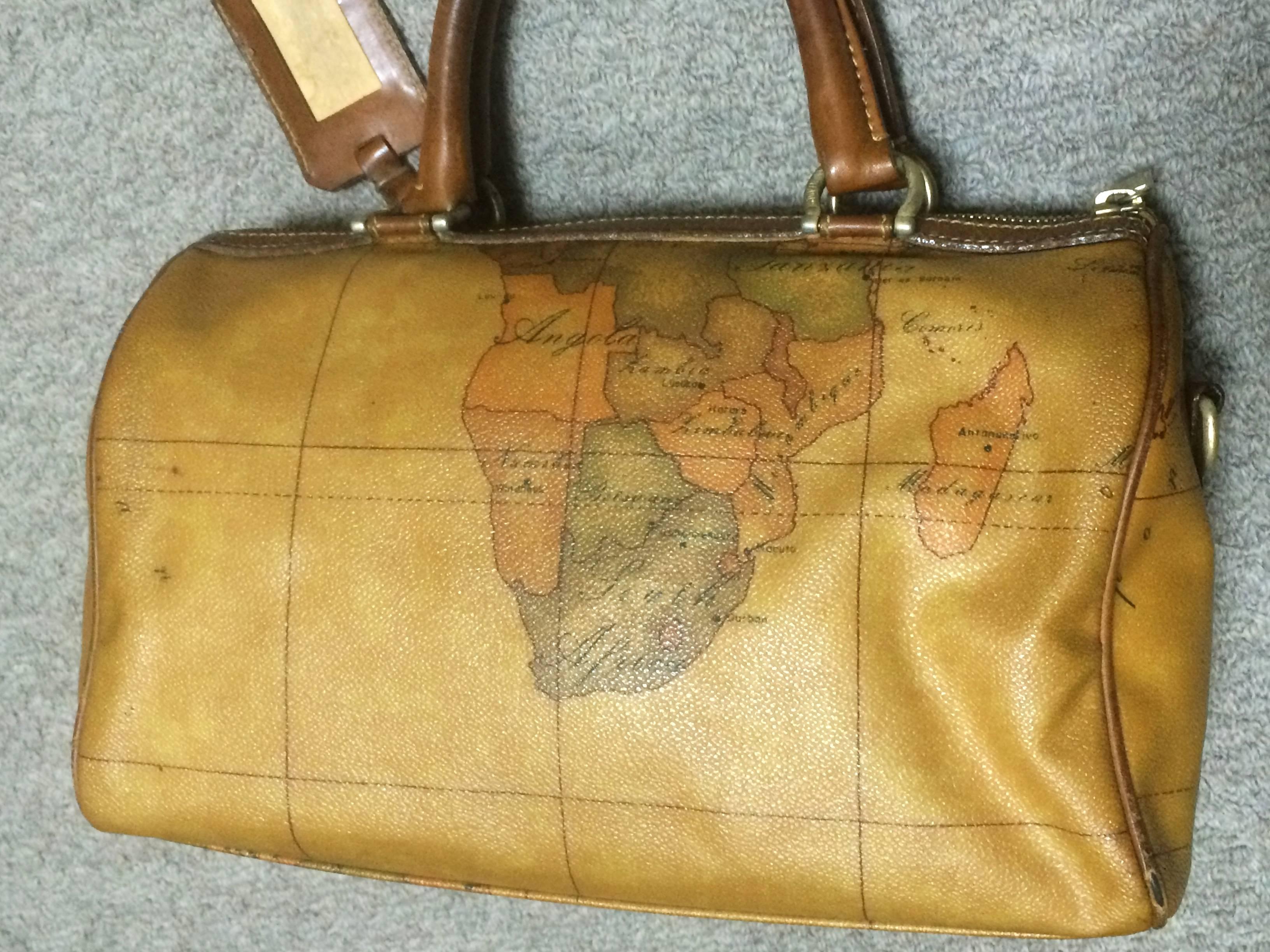 1990s. Vintage Alviero Martini Prima Classe speedy type duffle bag, USA, Mexico, Caribbean and Africa map focused.

You will absolutely love it! The purse is all about USA, Mexico, Caribbean, and Africa focused. 
The purse would fit any outfits