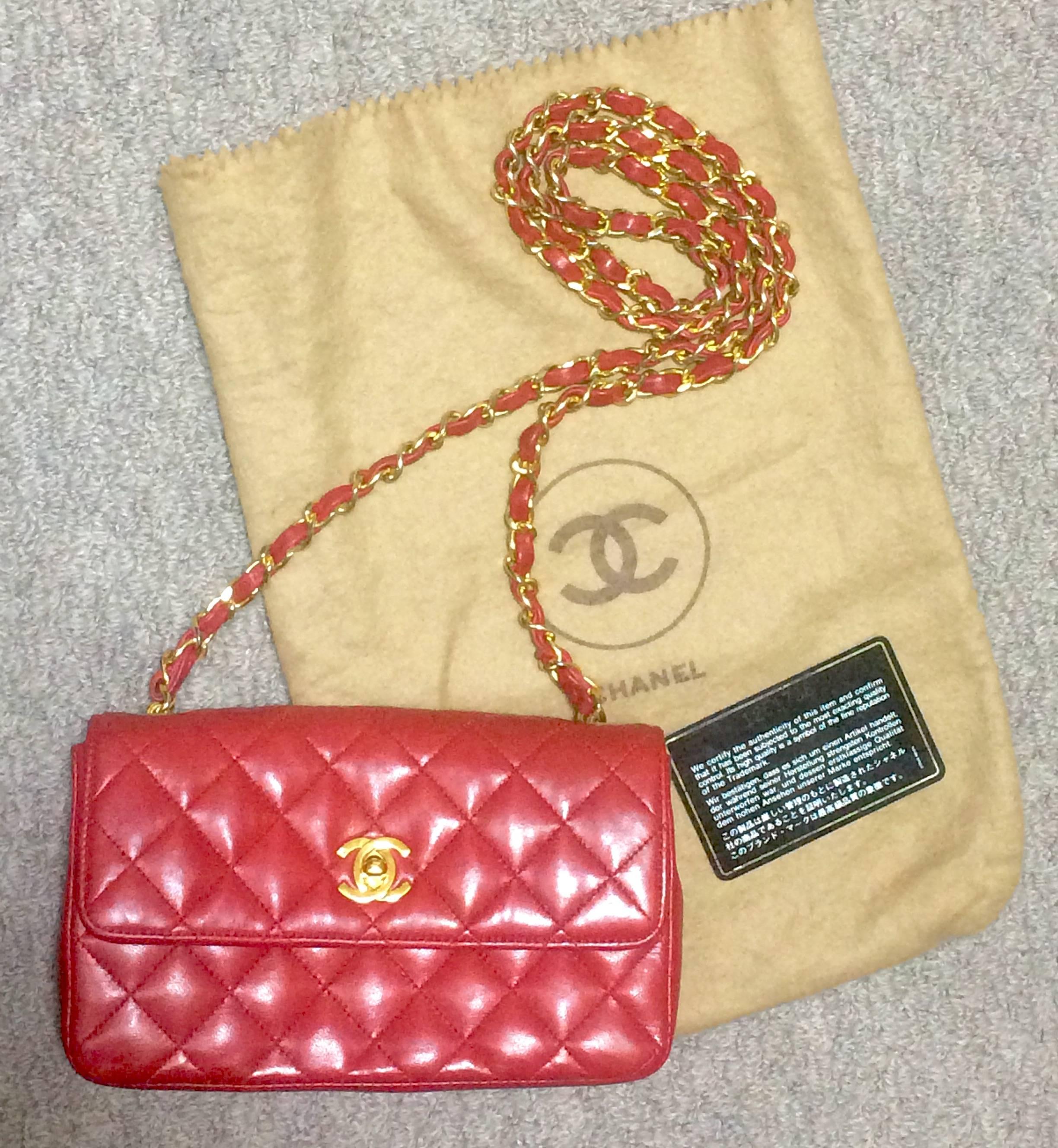 Vintage CHANEL classic mini flap 2.55 shoulder bag in lipstick red lambskin. For Sale 4