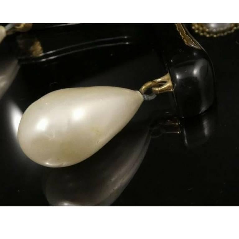 Vintage CHANEL black hanger design dangle earrings with teardrop faux pearls. In Good Condition In Kashiwa, Chiba