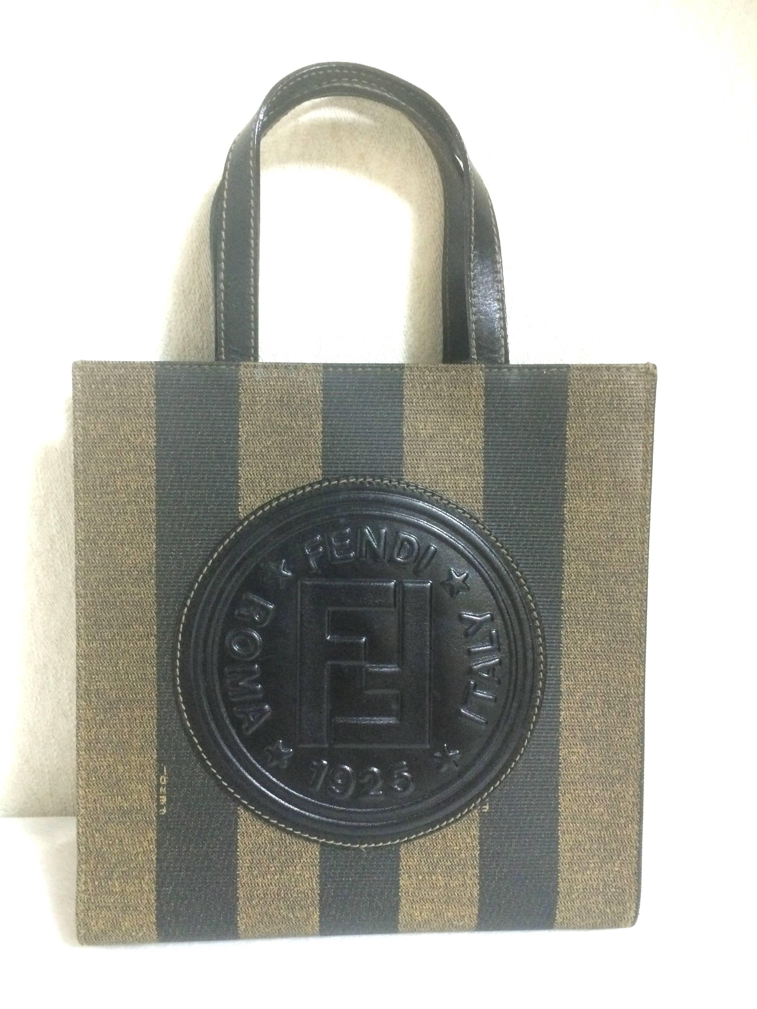 1990s. MINT. Vintage FENDI pecan khaki and black vertical stripe, mini shopping tote bag with a round leather logo mark. Unisex and daily use.

MINT condition!

For all Fendi vintage lovers, this early 90's vintage purse is the one for you!
You