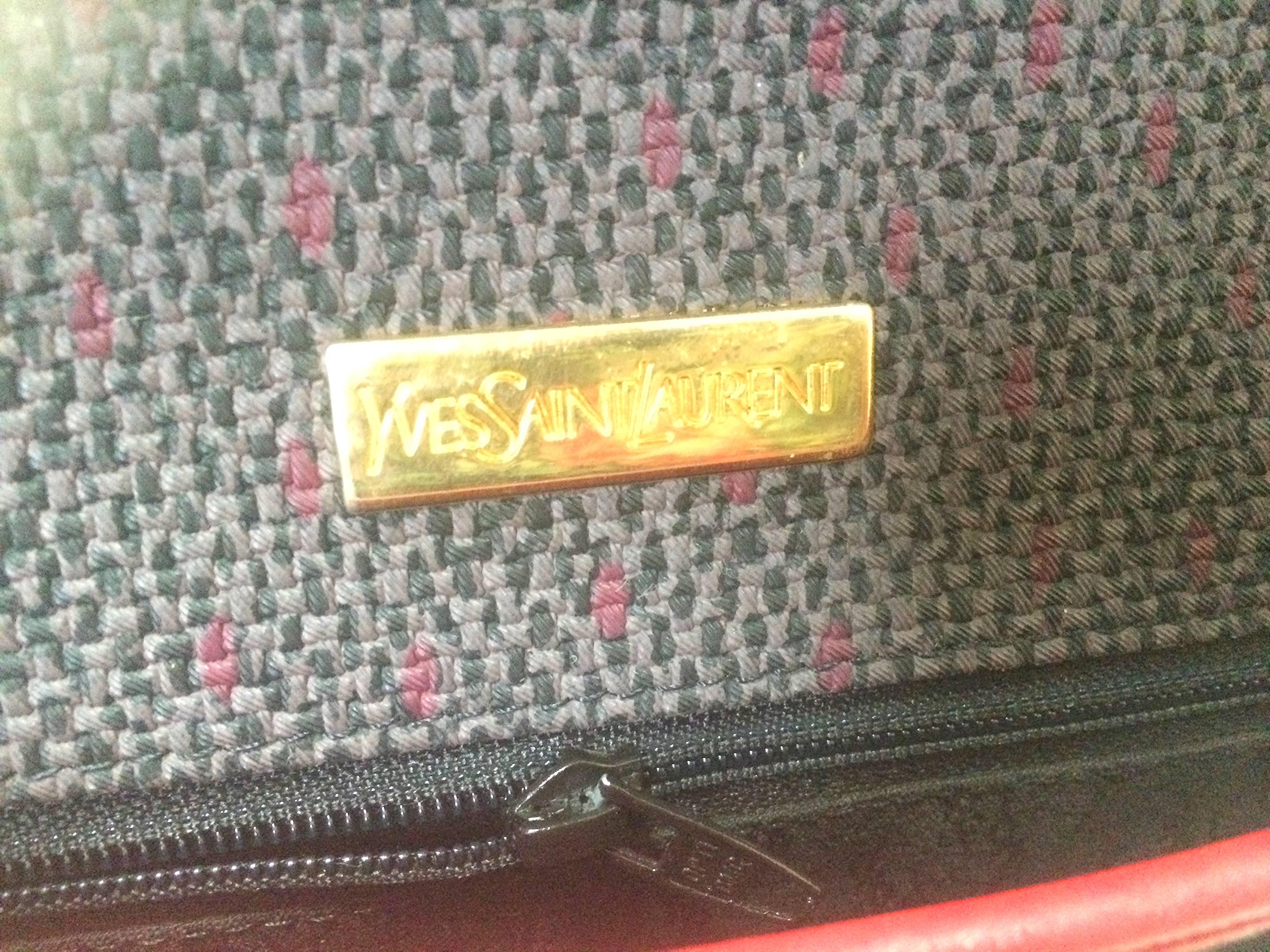 Women's Vintage Yves Saint Laurent oval navy shoulder bag with red shoulder straps. For Sale
