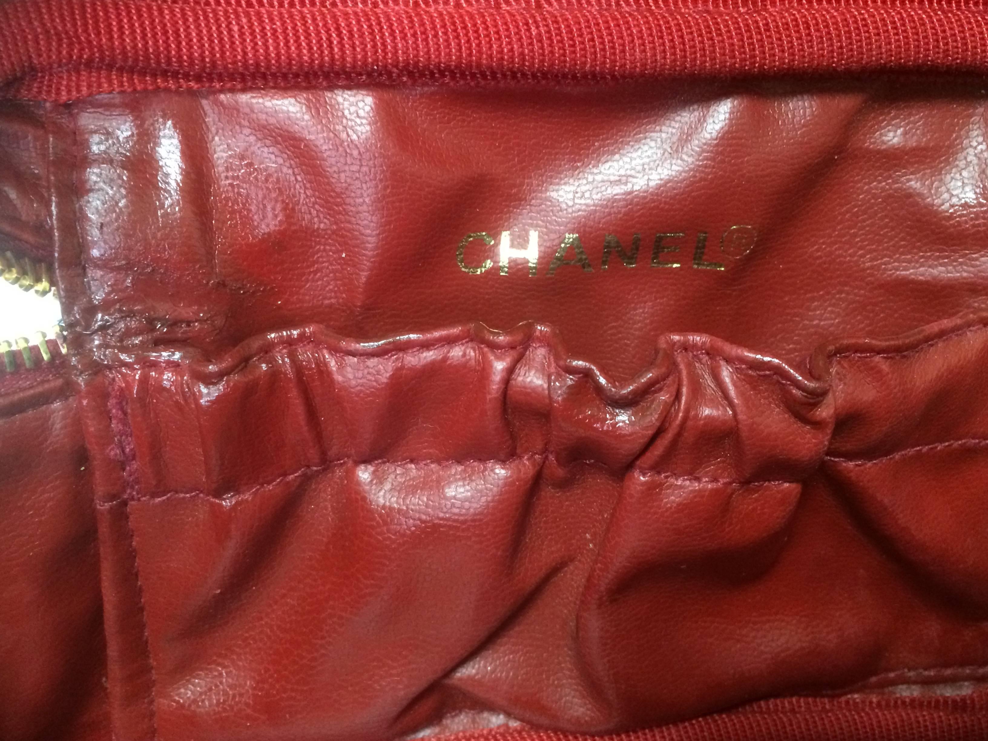 Vintage CHANEL lipstick red caviar cosmetic and toiletry pouch. Classic. 3
