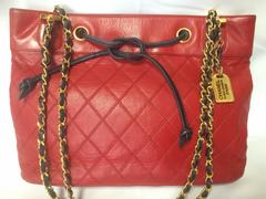Vintage CHANEL classic tote bag in red leather with golden chain and navy straps