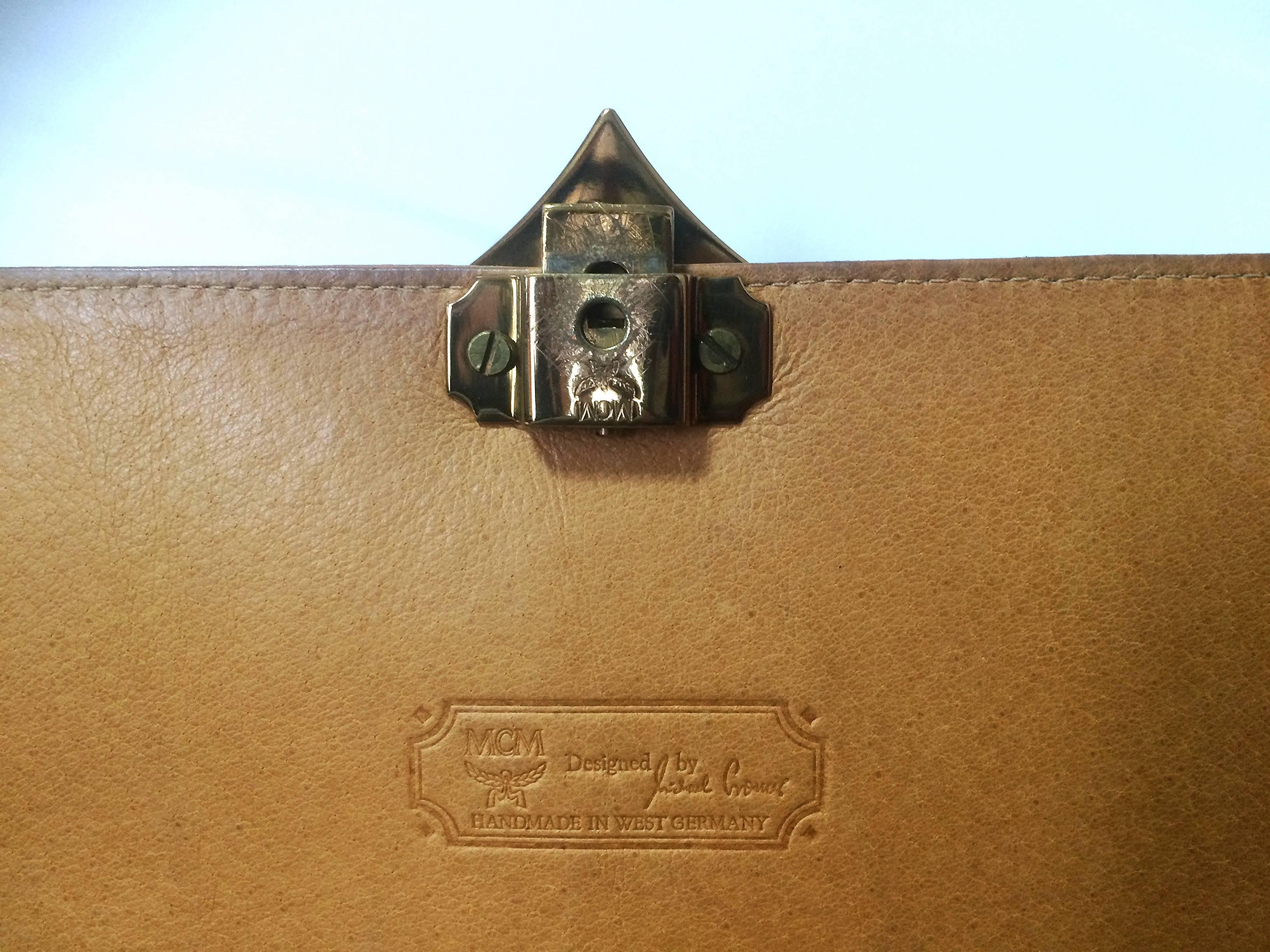 Vintage MCM brown shoulder bag with leather strap, designed by Michael Cromer In Good Condition For Sale In Kashiwa, Chiba