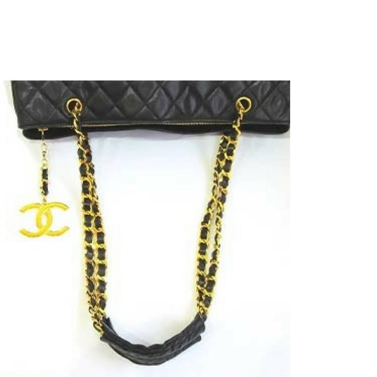Vintage CHANEL black lambskin large tote bag with golden chains and jumbo CC  6