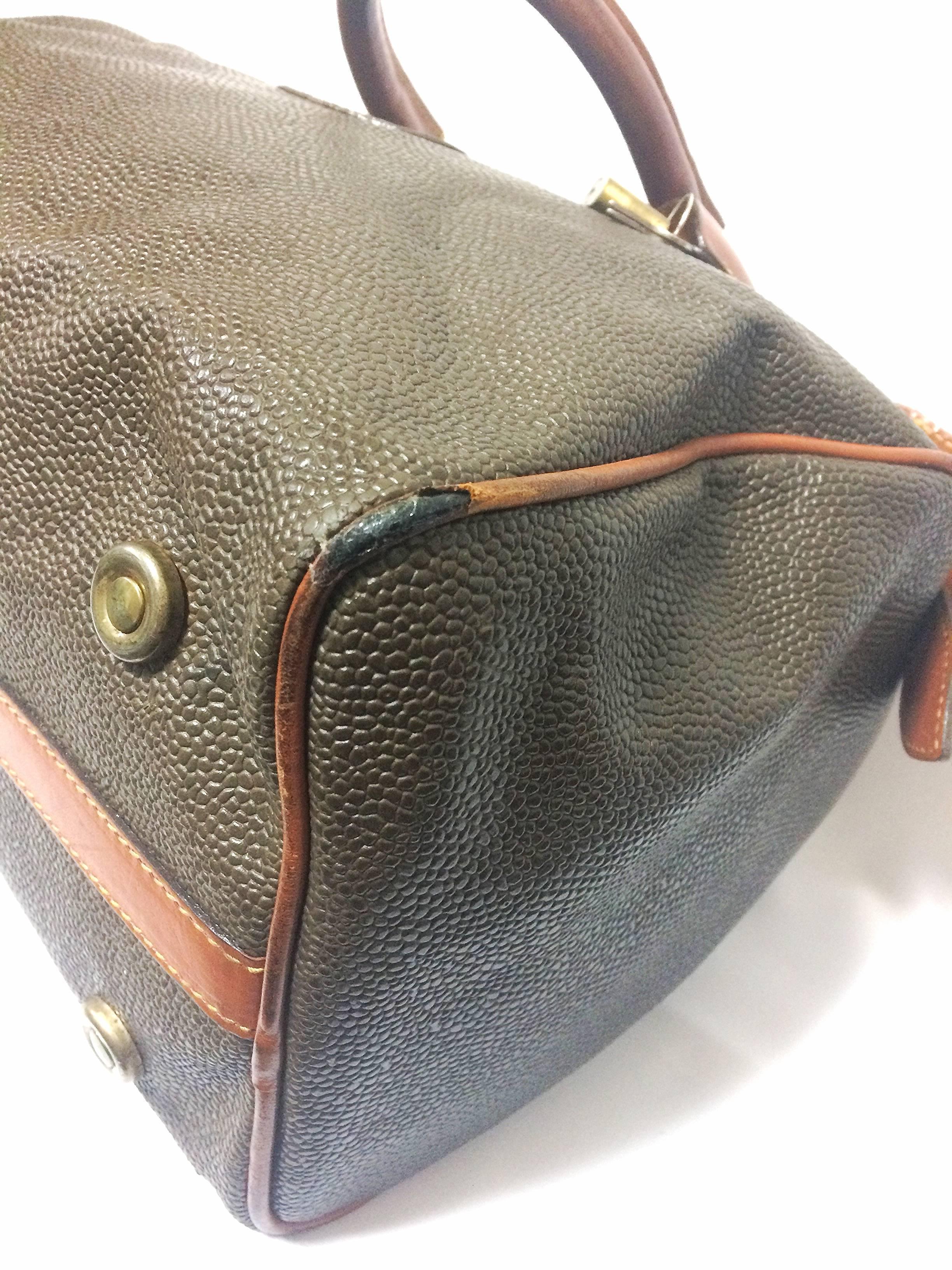 Women's or Men's Vintage Mulberry khaki green scotchgrain duffle bag with brown leather trimmings For Sale