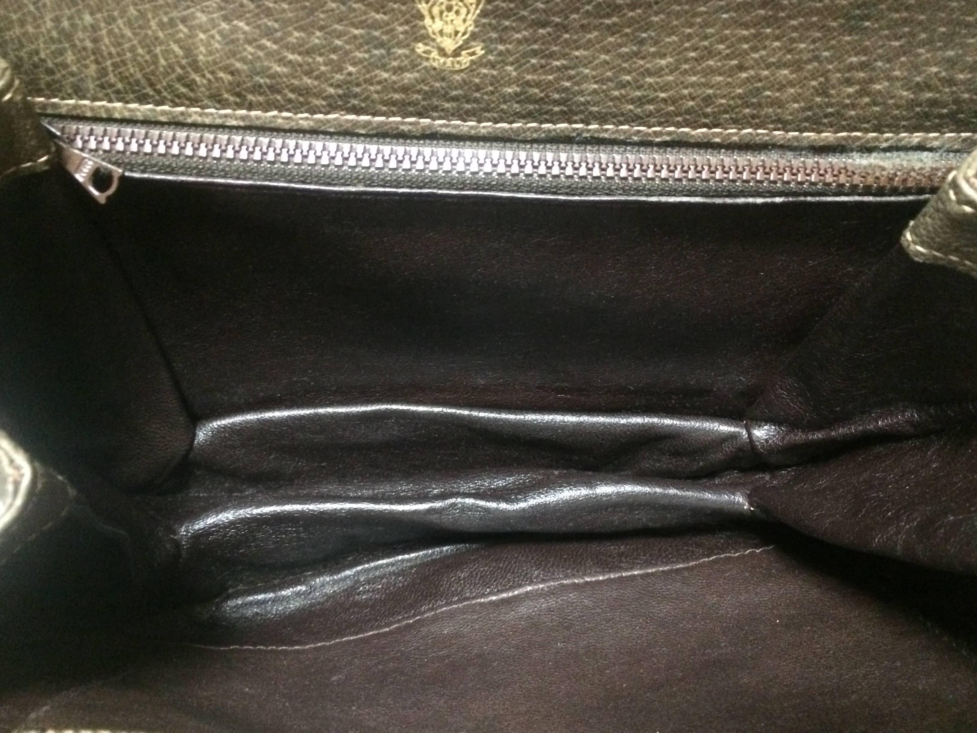 Vintage Gucci brown monogram shoulder bag with golden and silver tone GG closure 2