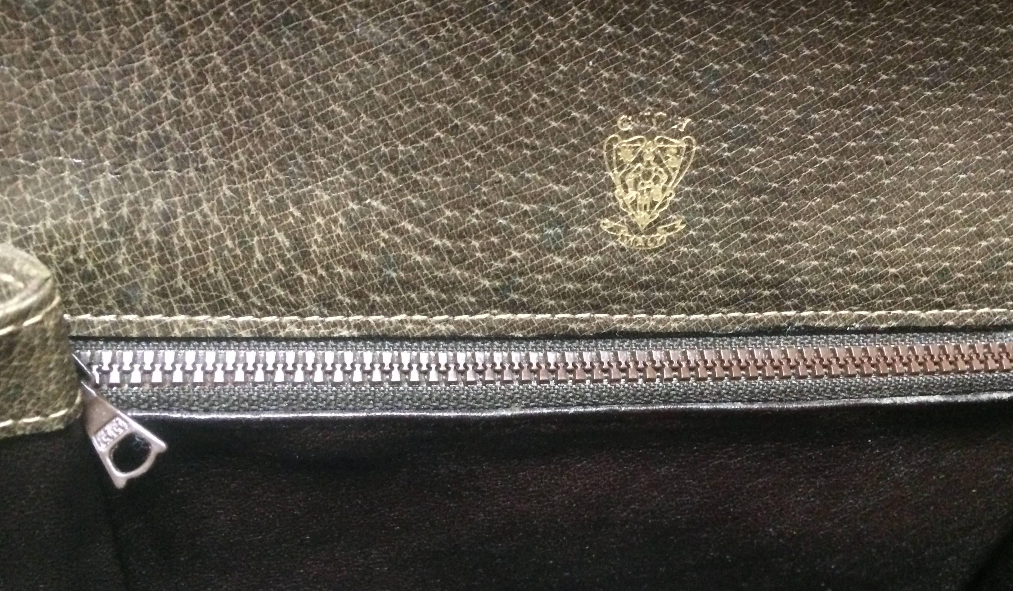 Vintage Gucci brown monogram shoulder bag with golden and silver tone GG closure 1