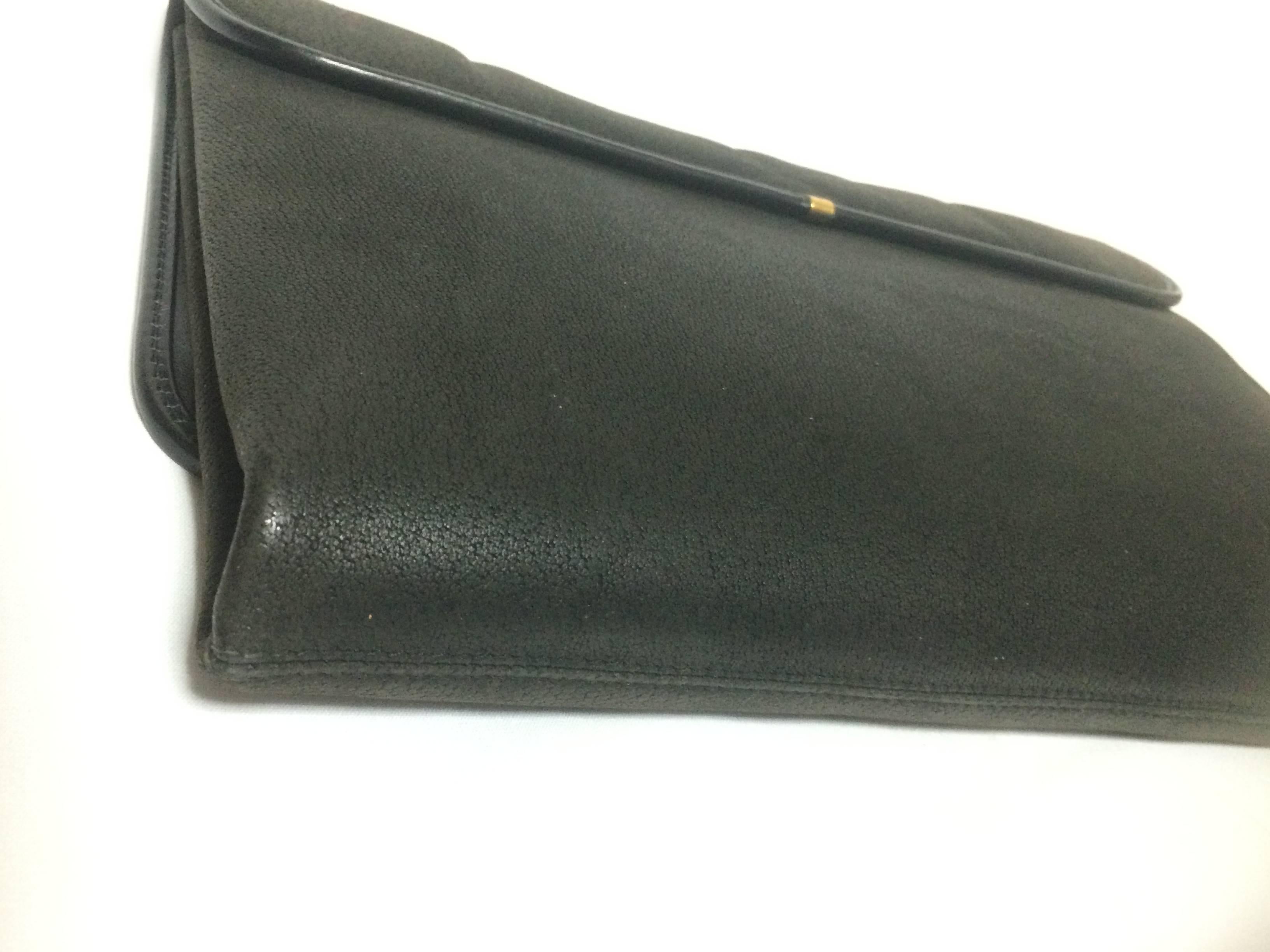 Women's or Men's Vintage Gucci gray suede leather document clutch purse in geometric stitch. For Sale