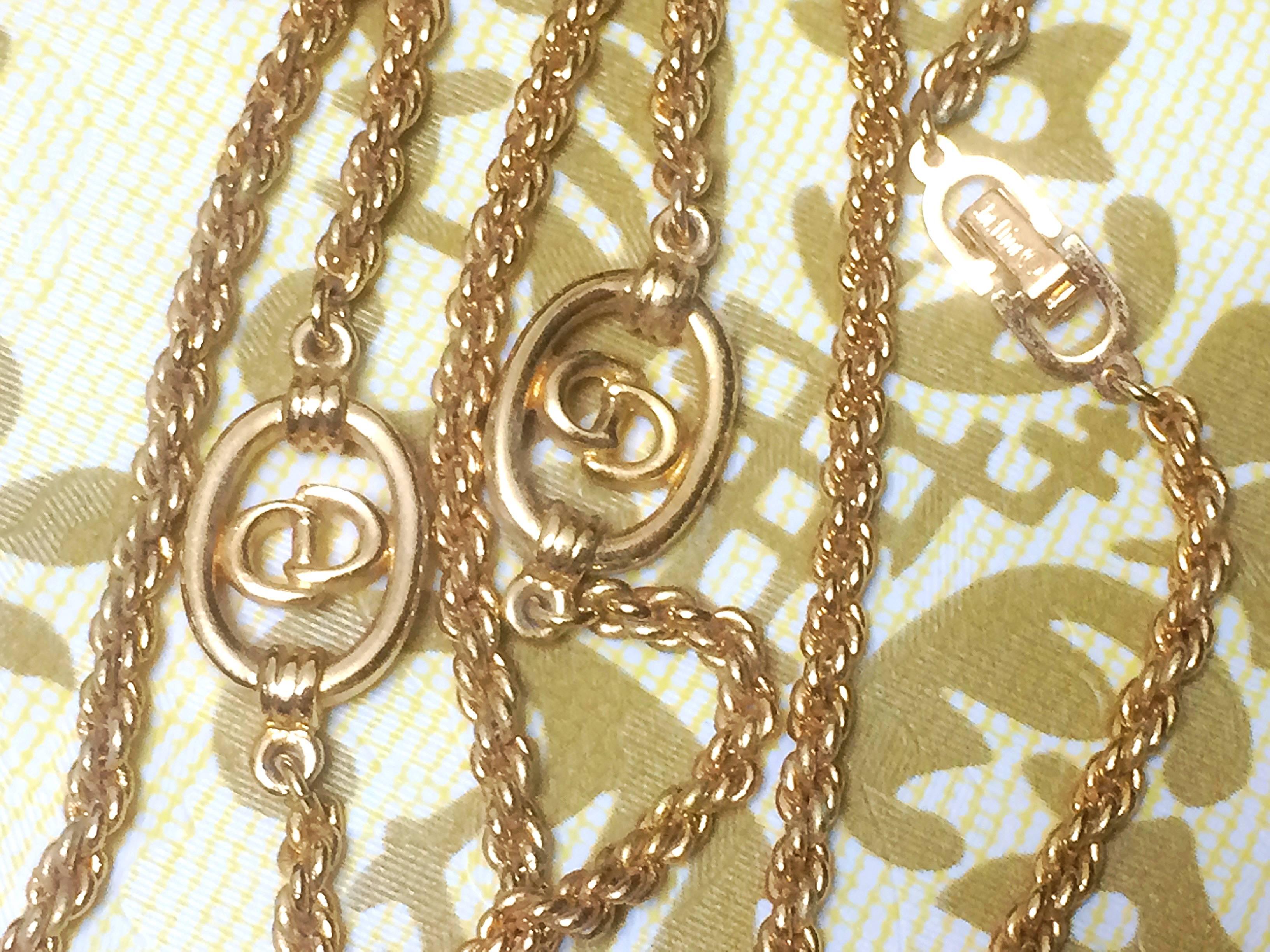 Vintage Christian Dior golden long chain long necklace with CD charms. For gift In Excellent Condition In Kashiwa, Chiba