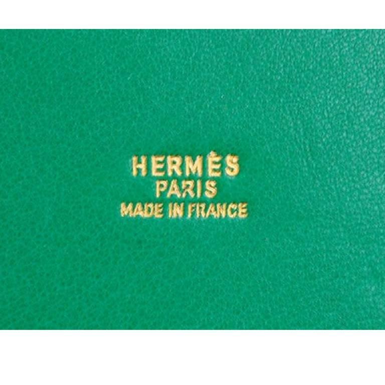 Vintage Hermes green Courchevel grained drum shape shoulder bag, fun purse. Rare For Sale 2
