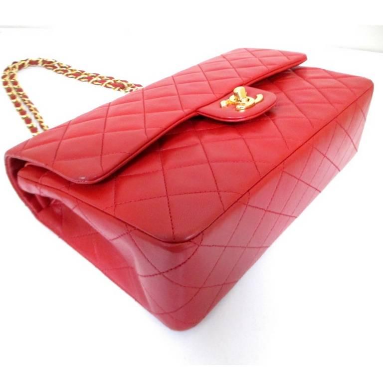 Vintage CHANEL red lambskin classic medium 2.55 double flap shoulder bag. In Excellent Condition For Sale In Kashiwa, Chiba