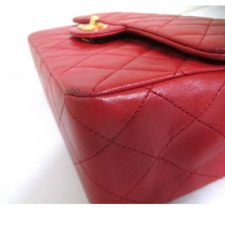 Women's Vintage CHANEL red lambskin classic medium 2.55 double flap shoulder bag. For Sale