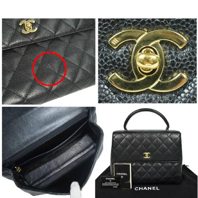 Women's Vintage CHANEL black caviar leather kelly handbag with golden CC closure.