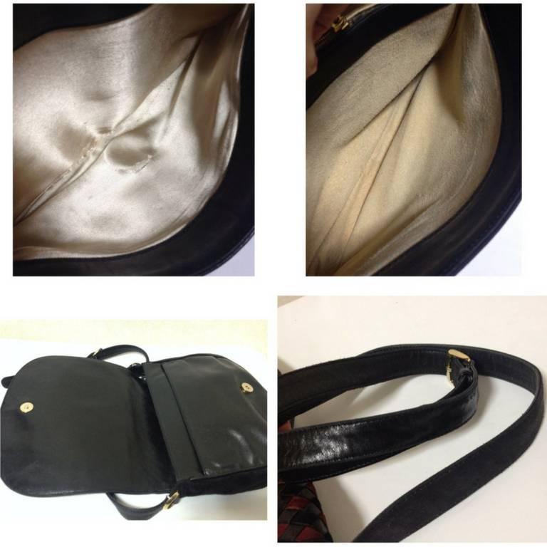 Vintage Bottega Veneta black and wine brown intrecciato woven suede shoulder bag For Sale 1