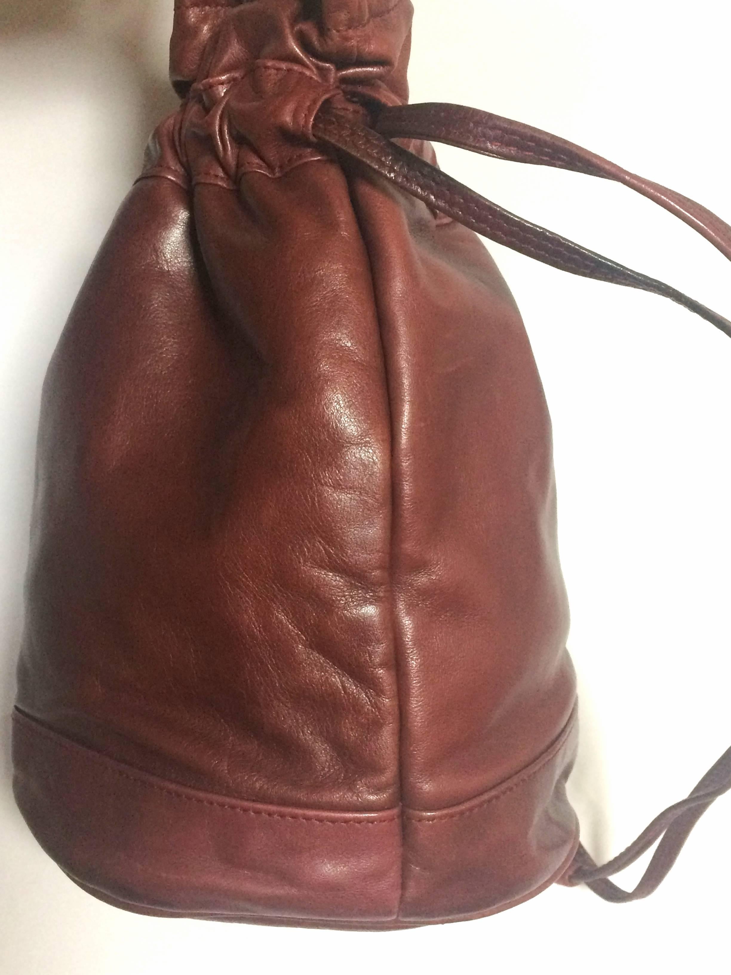 Vintage Celine wine brown nappa leather hobo bucket shoulder bag with blason In Good Condition For Sale In Kashiwa, Chiba