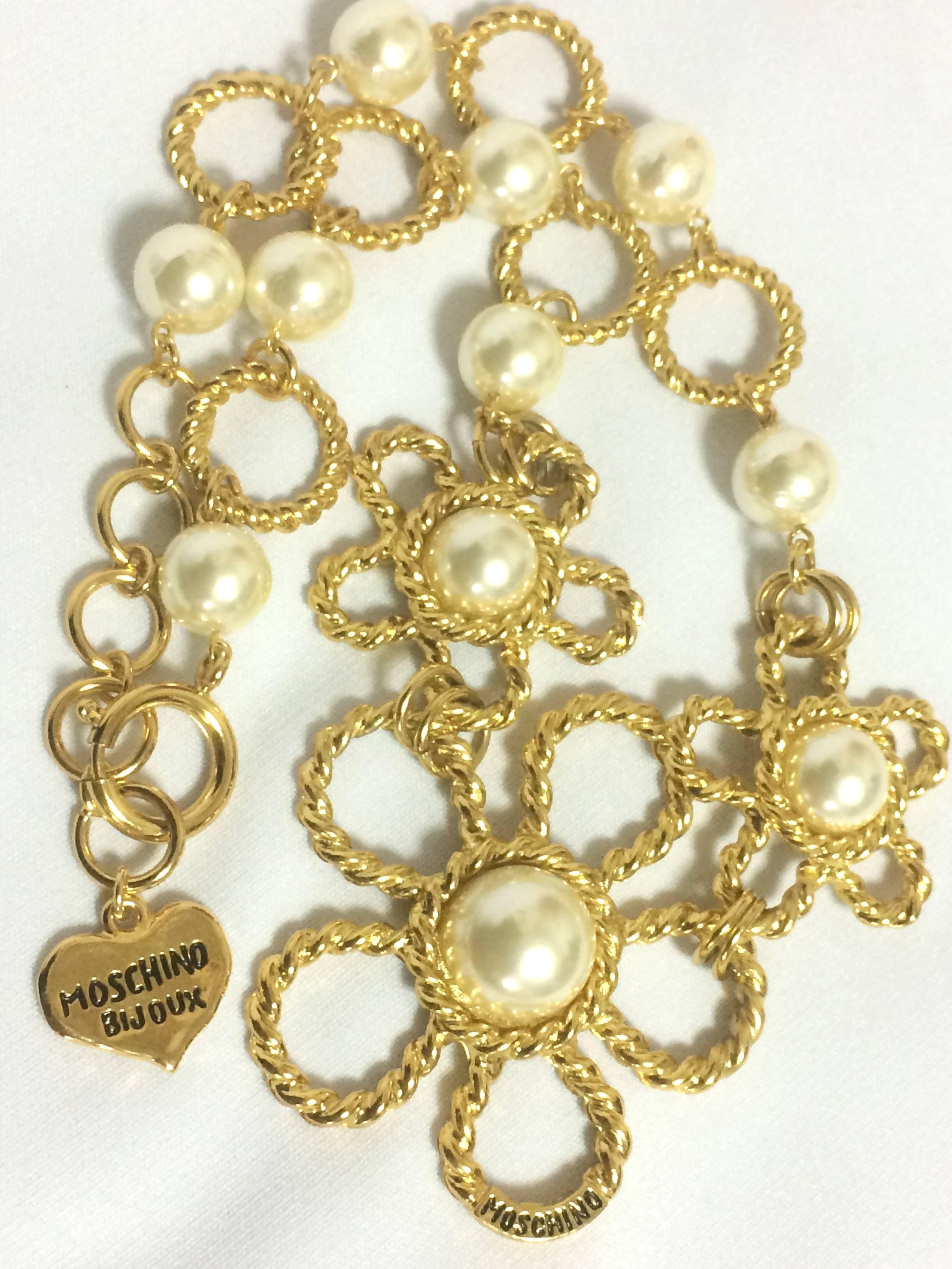 MINT. Vintage Moschino Bijoux chain and faux pearl flower motif  necklace 2