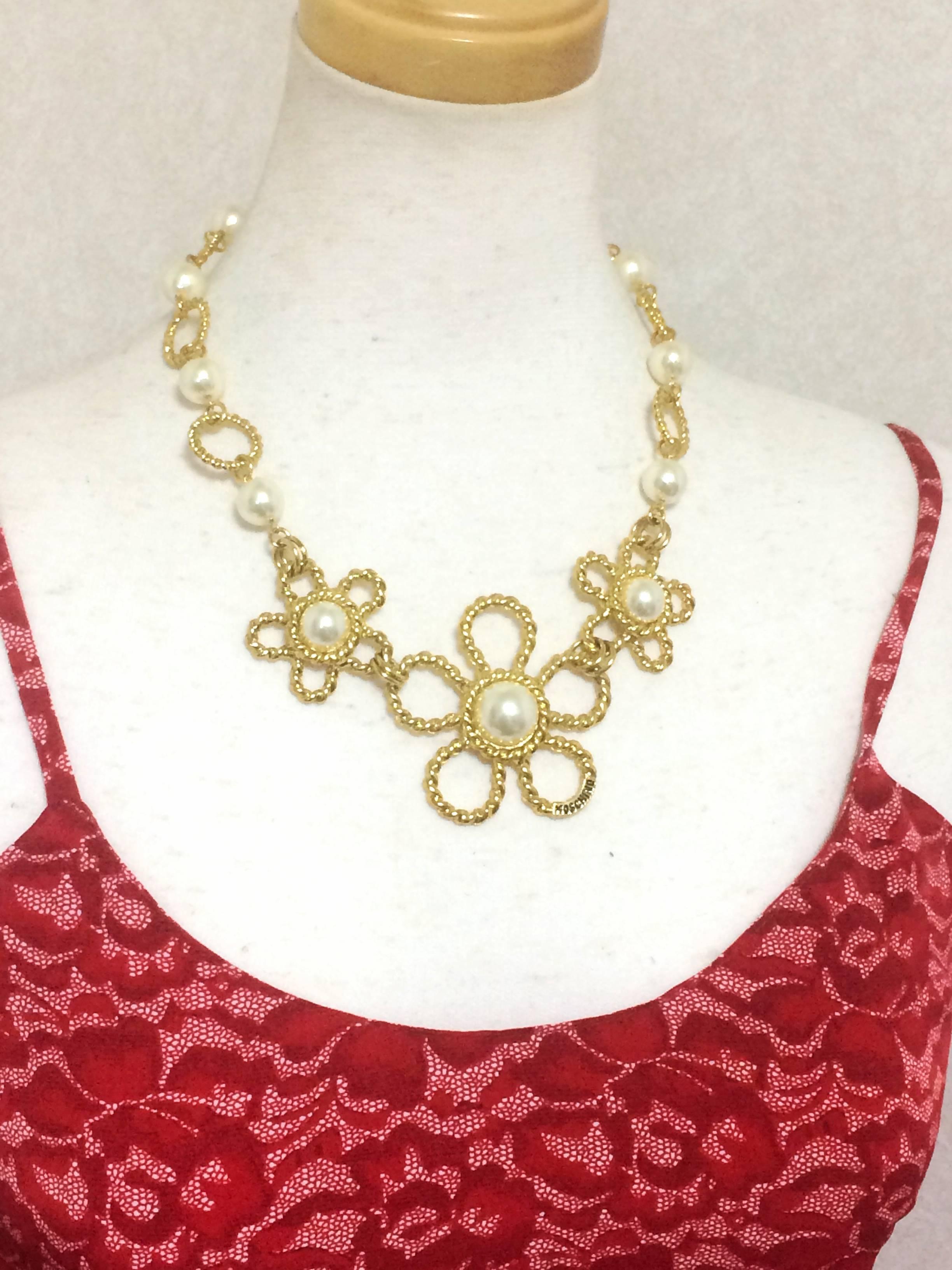 MINT. Vintage Moschino Bijoux chain and faux pearl flower motif  necklace 3