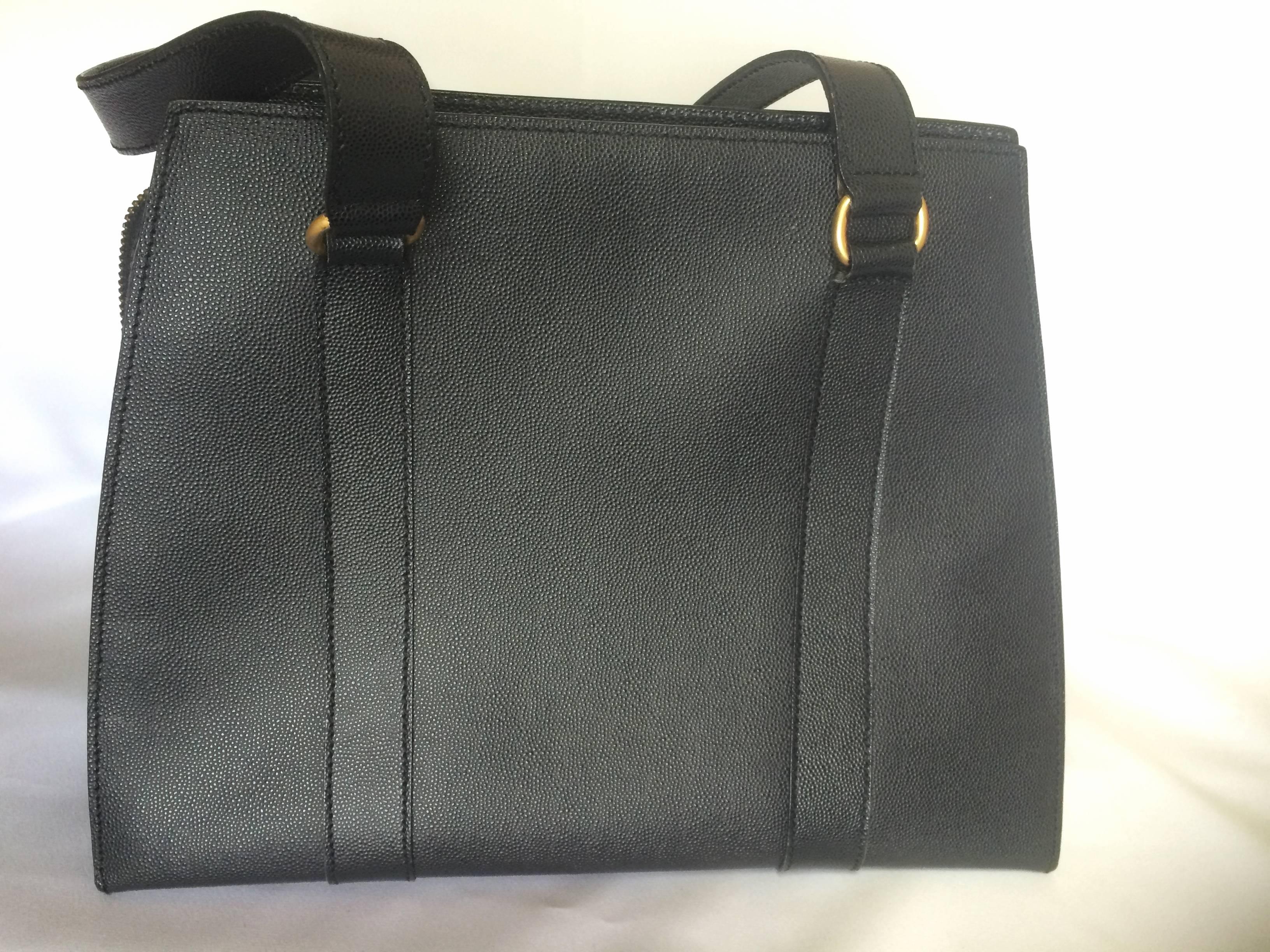 Vintage CELINE black trapezoidal tote with red lining and gold tone Celine logo In Good Condition In Kashiwa, Chiba