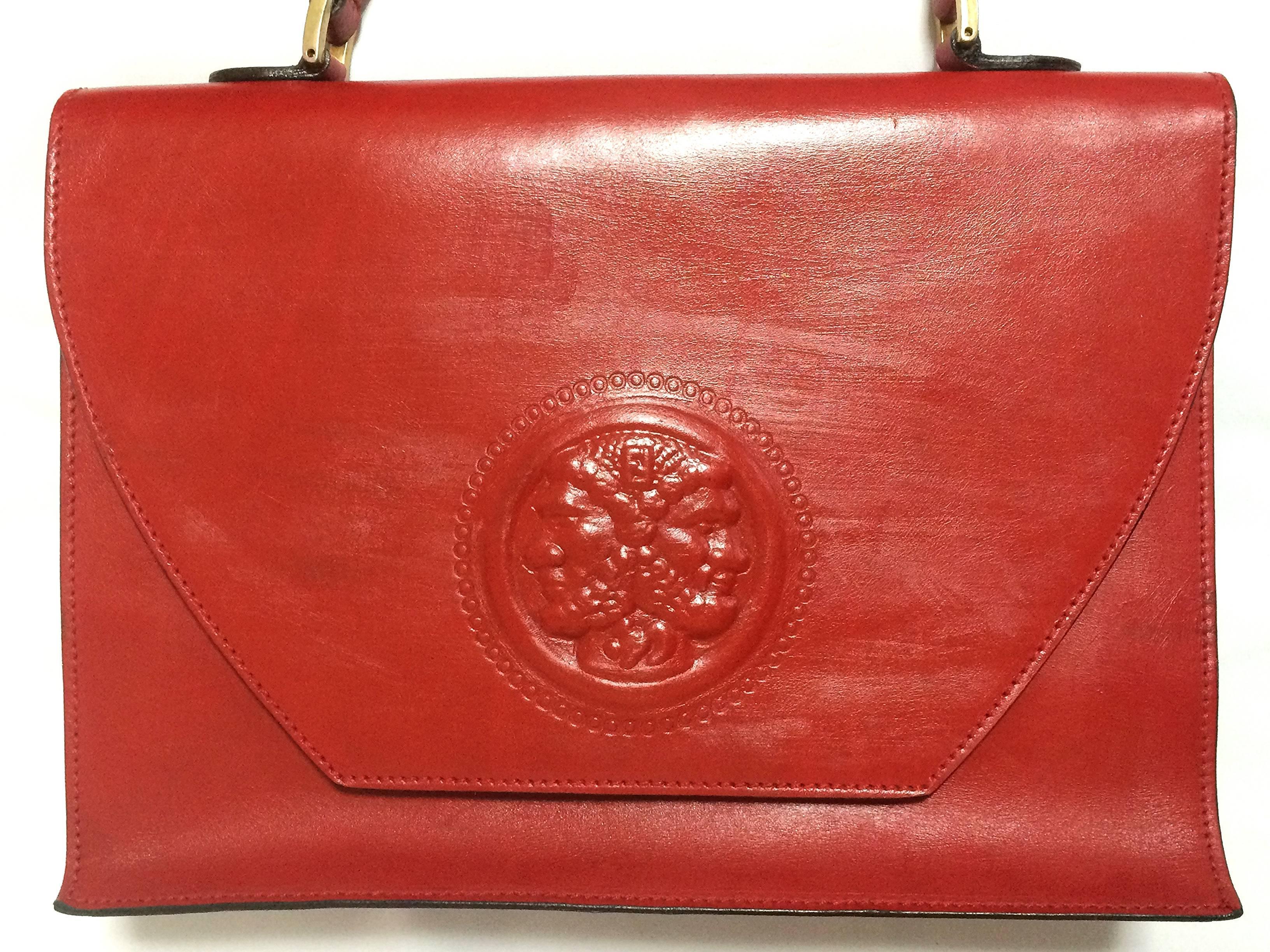 1990s. Vintage FENDI genuine red leather classic handbag with iconic Janus medallion embossed motif at front.

For all FENDI vintage lovers, this unique and rare vintage masterpiece is right for you!
Classic handbag in genuine red