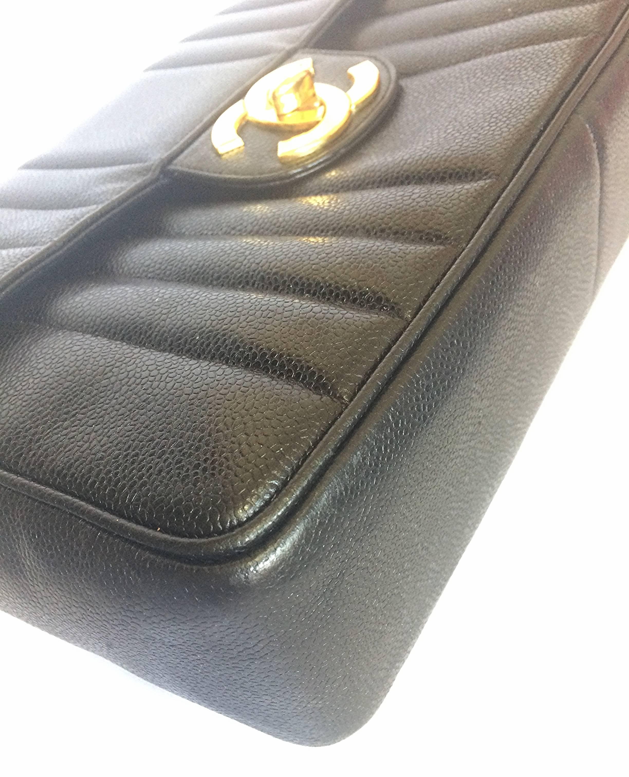 Black Vintage CHANEL black 2.55 jumbo caviar large shoulder bag, vertical stitches. For Sale