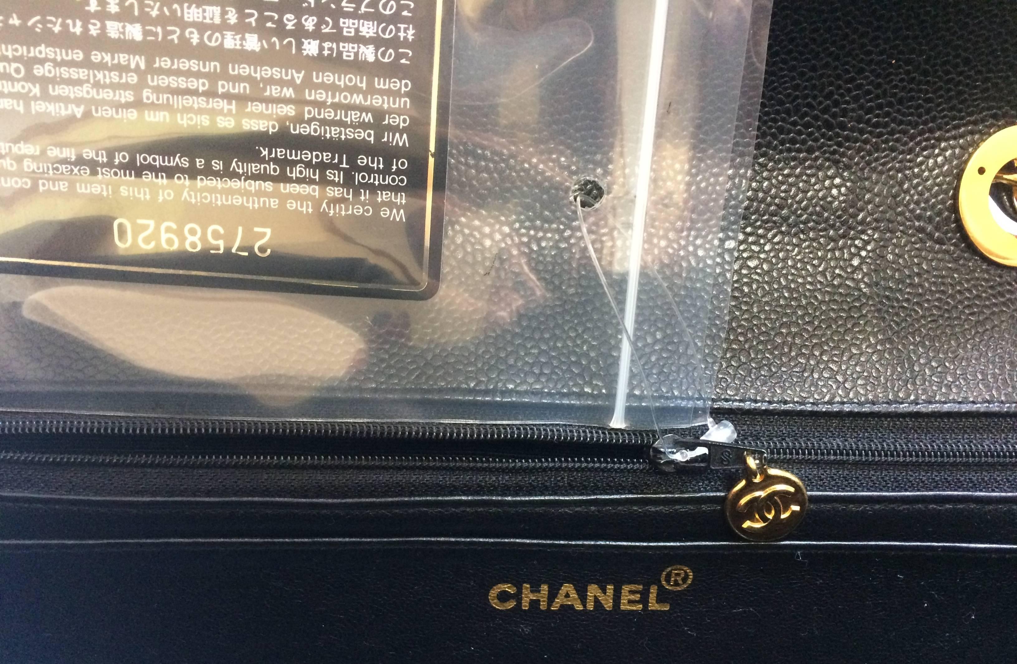 Vintage CHANEL black 2.55 jumbo caviar large shoulder bag, vertical stitches. For Sale 1