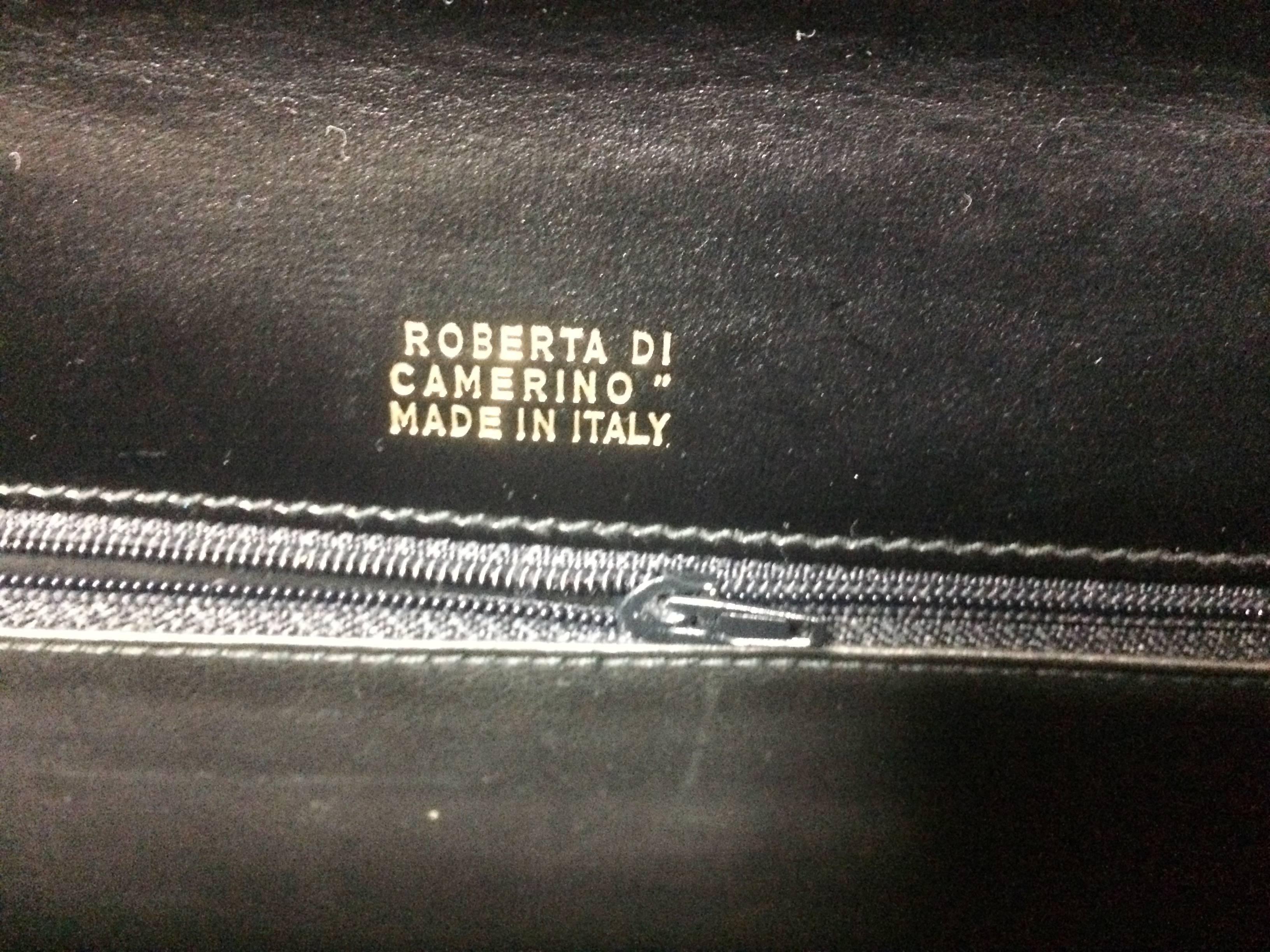 Vintage Roberta di Camerino black Kelly bag with golden logo and shoulder strap. 3