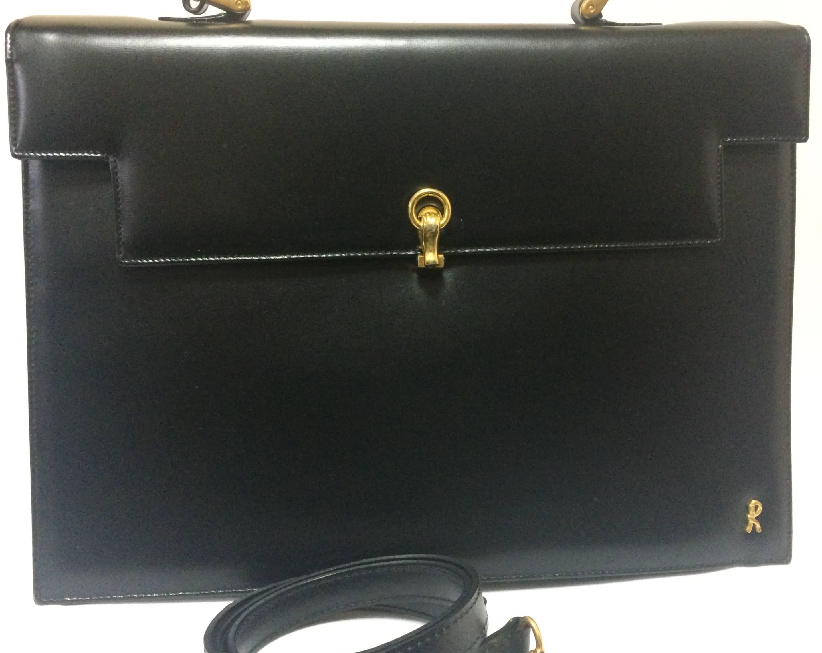 1990s. Vintage Roberta di Camerino black Kelly bag with golden R logo and shoulder strap. Masterpiece from Roberta back in the era.

Introducing a vintage Kelly style leather bag from Roberta di Camerino back in the 90's.
If you are a fan or