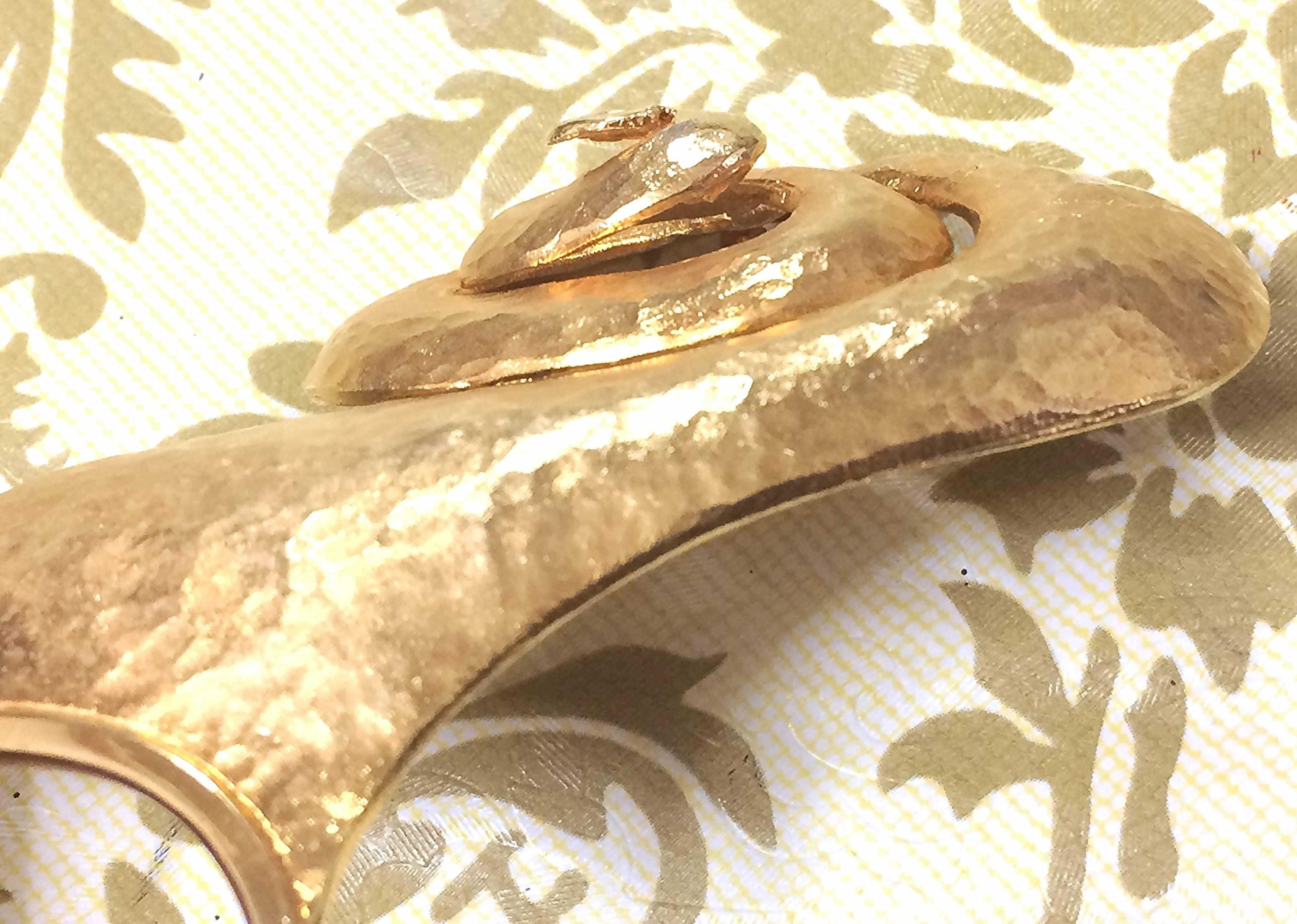 Vintage Christian Lacroix golden large snail design brooch, as hat & scarf pin. In Excellent Condition For Sale In Kashiwa, Chiba