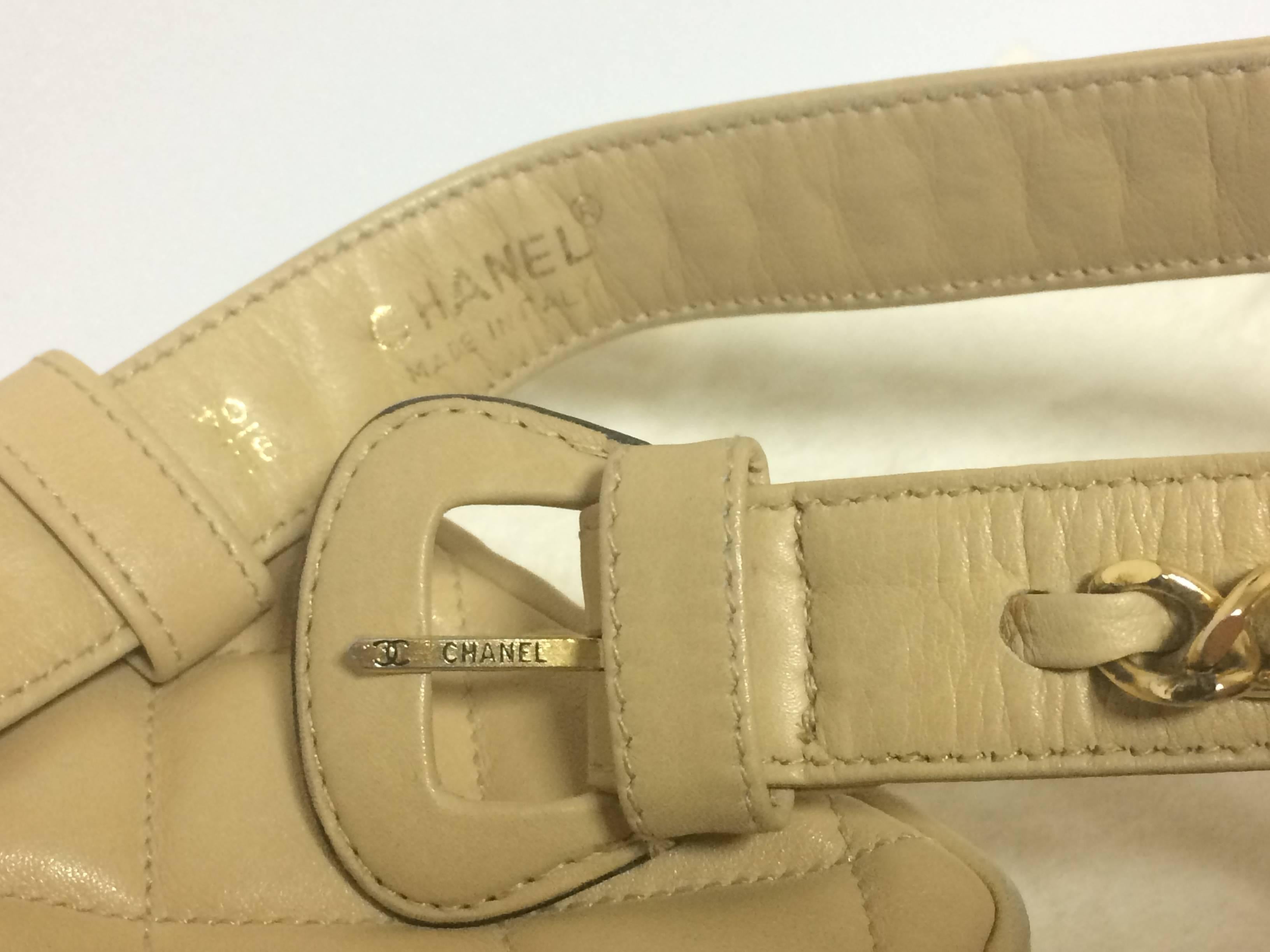 Vintage CHANEL beige lamb leather waist purse, fanny pack, hip bag with belt. 1