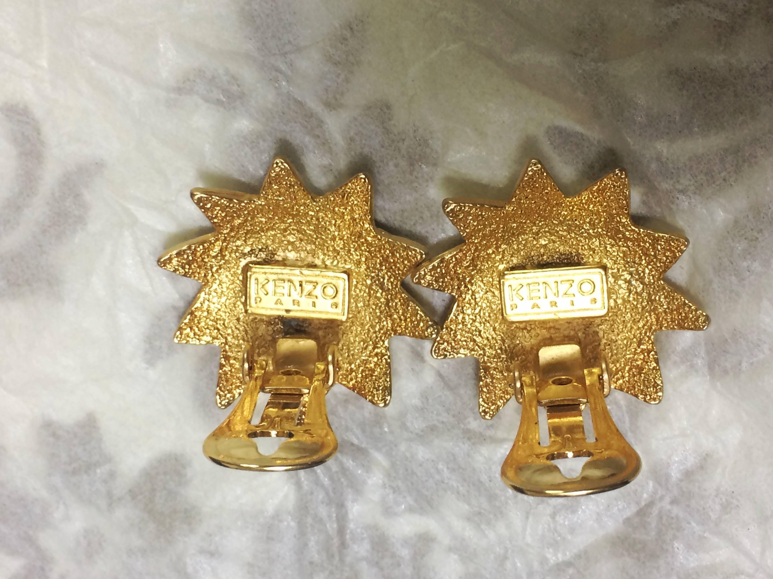 Vintage KENZO golden sun, star shape mod earrings. Chic and mod masterpiece. For Sale 1