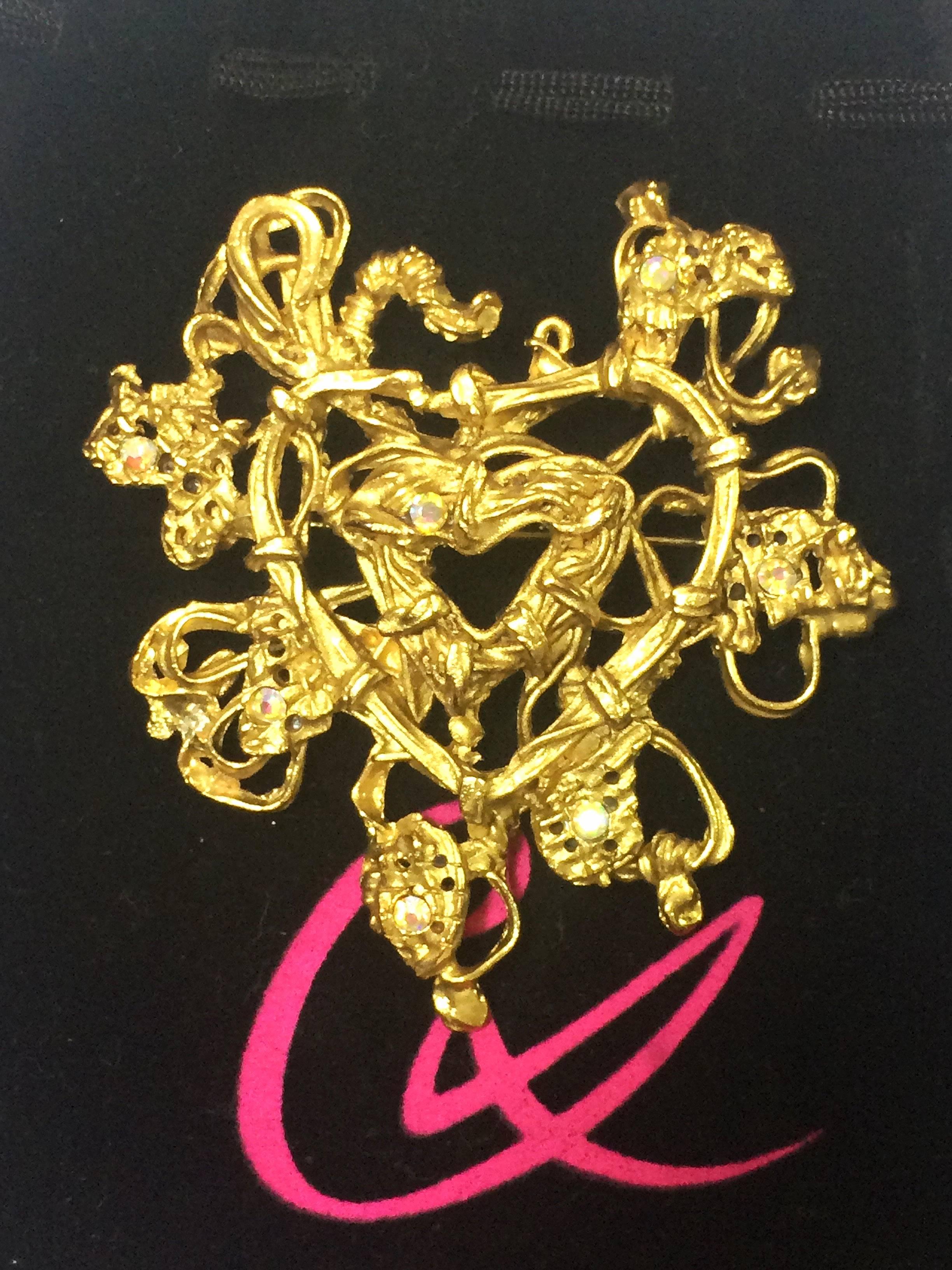 Vintage Christian Lacroix golden edwardian heart and arabesque design brooch For Sale 3