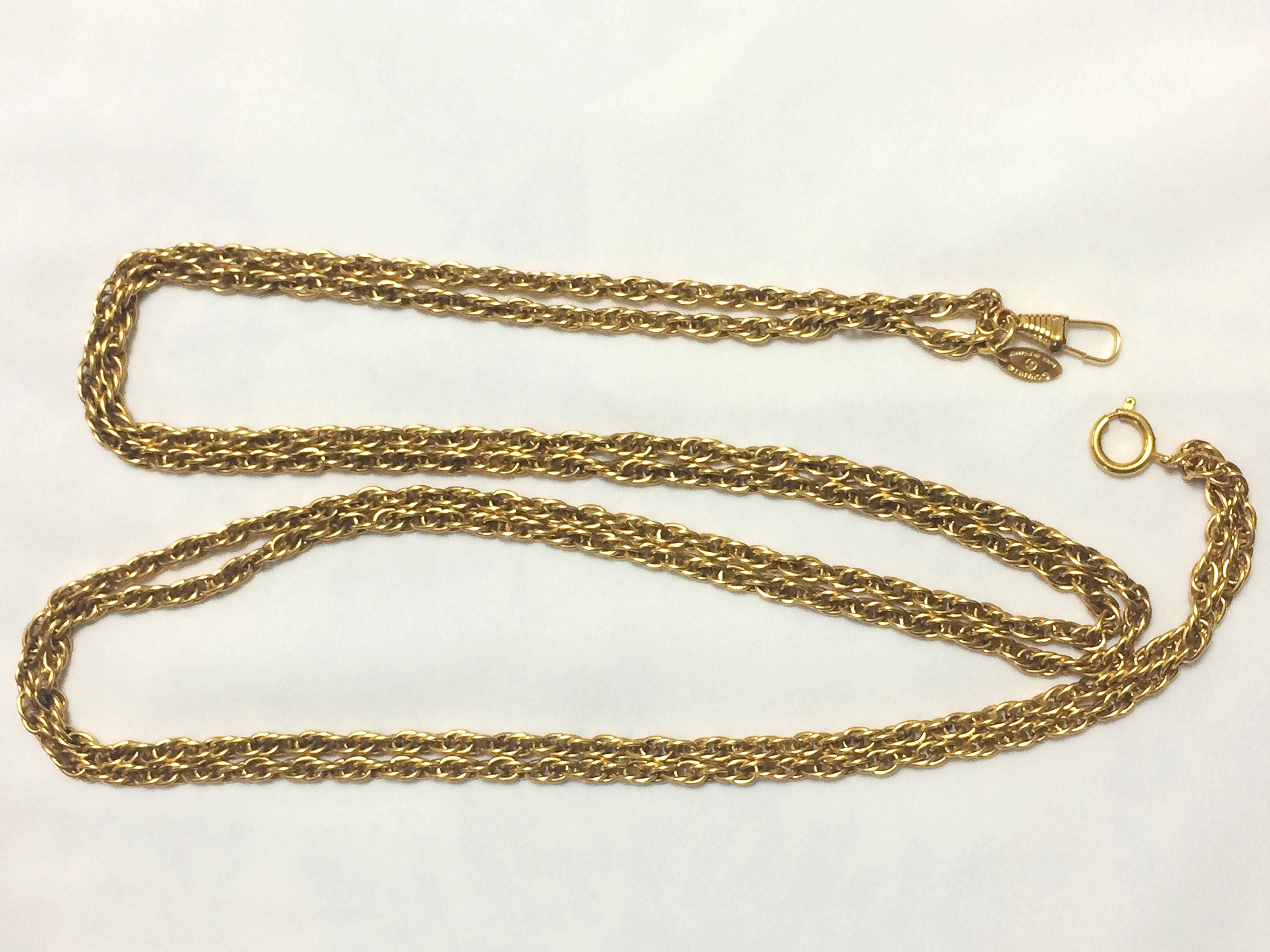 Women's Vintage CHANEL double golden skinny chain long necklace. Classic necklace. For Sale