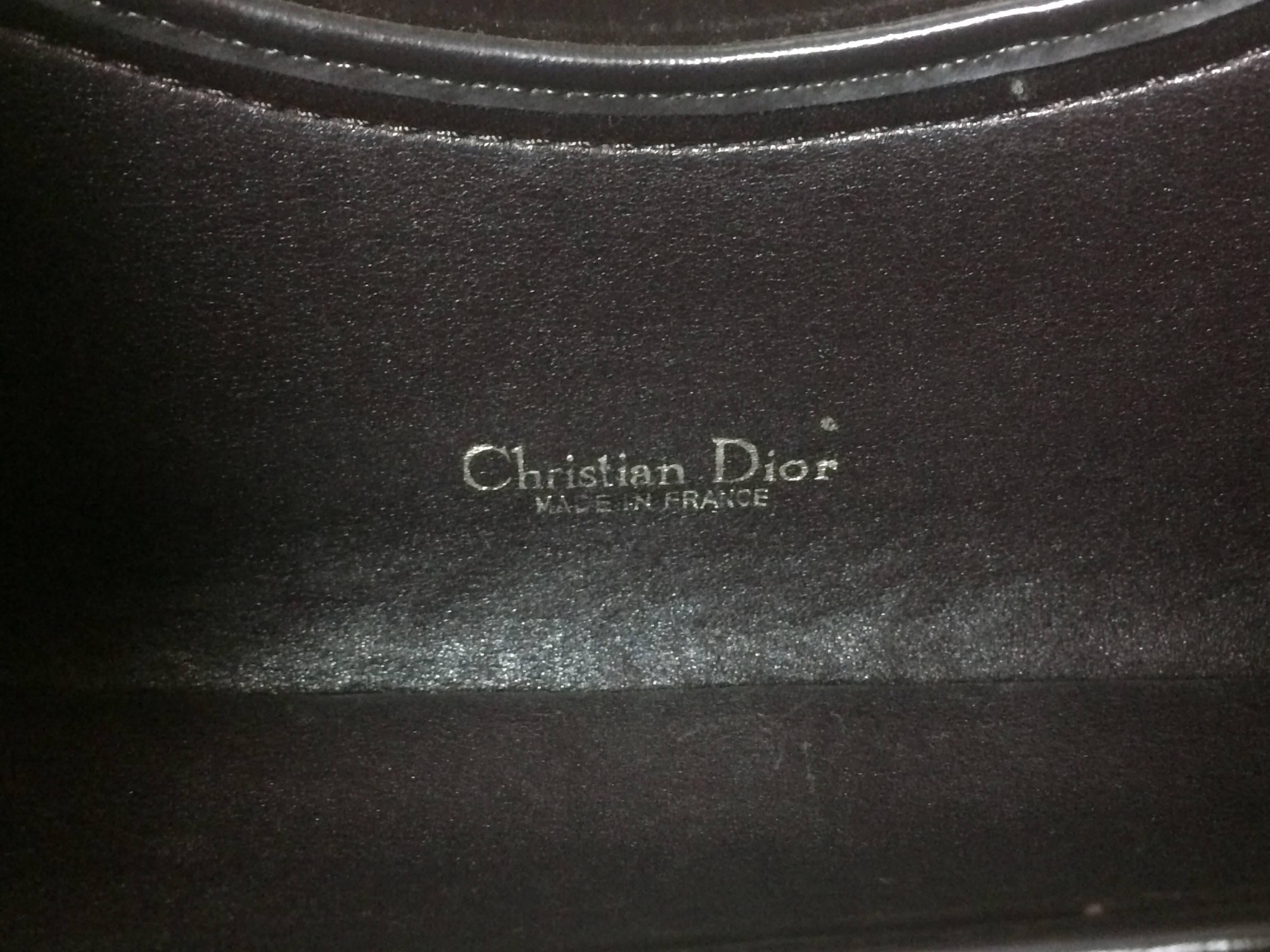 Christian Dior - Pochette trotter vintage marron. On l'a vu sur le SATC, Carrie l'avait fait 3